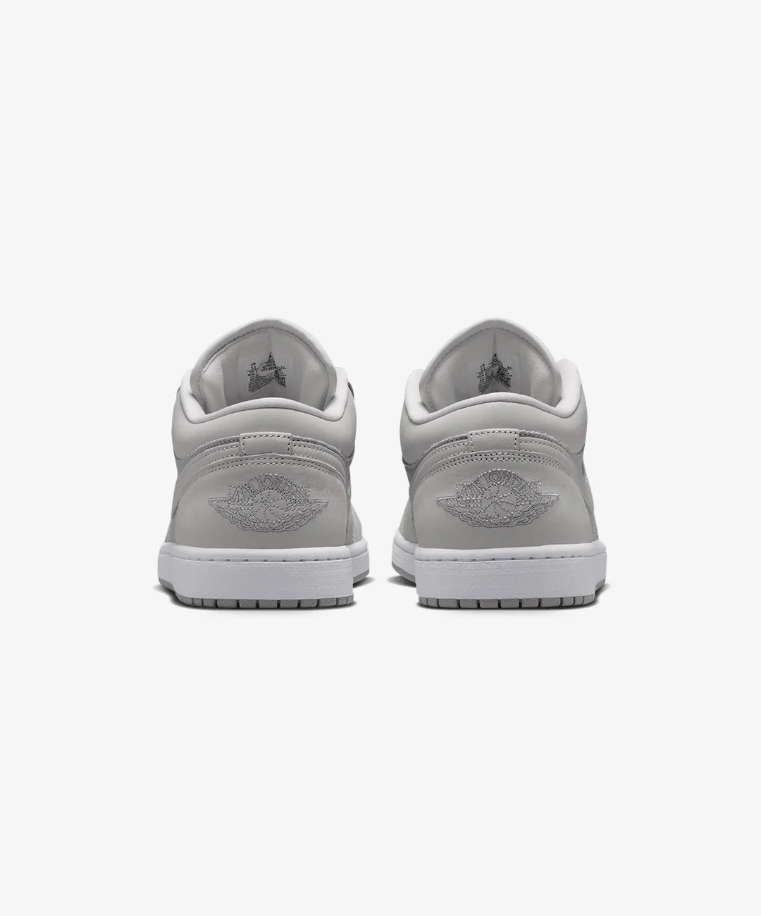 JORDAN | AIR JORDAN 1 LOW SE { OFF WHITE/LT SMOKE GREY-SOFT PEARL - Image 4