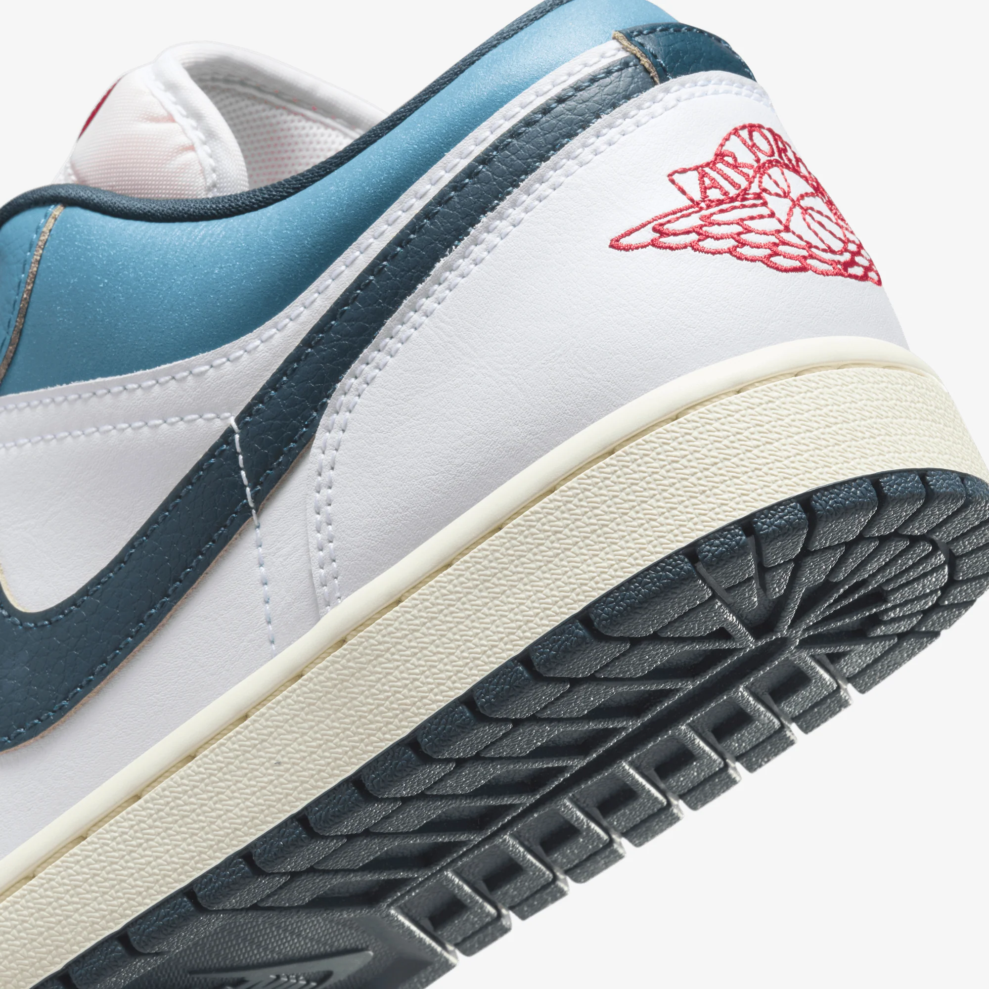 JORDAN | AIR JORDAN 1 LOW SE { WHITE/ARMORY NAVY-AEGEAN STORM - Image 6