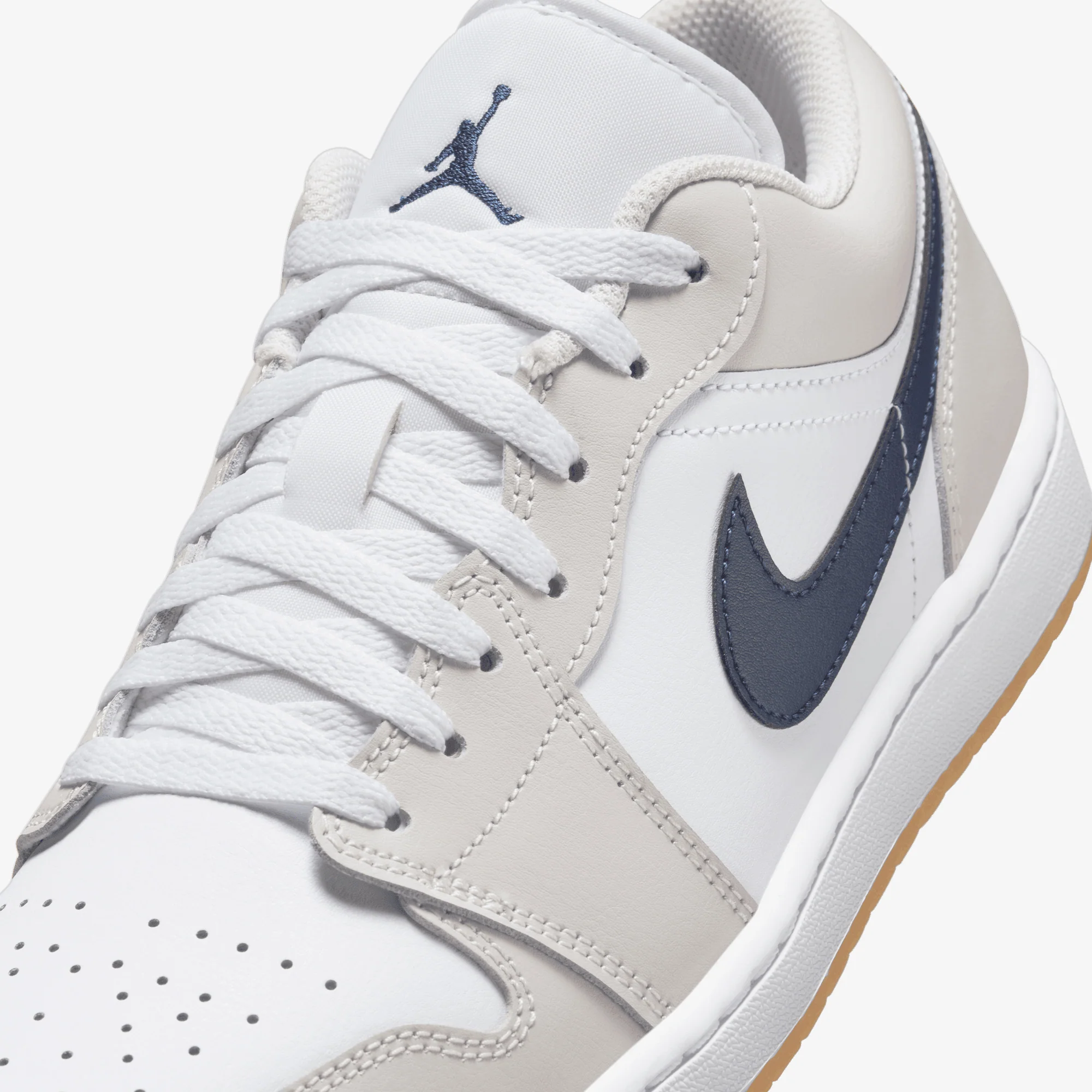 JORDAN | AIR JORDAN 1 LOW { WHITE/MIDNIGHT NAVY-NEUTRAL GREY - Image 5