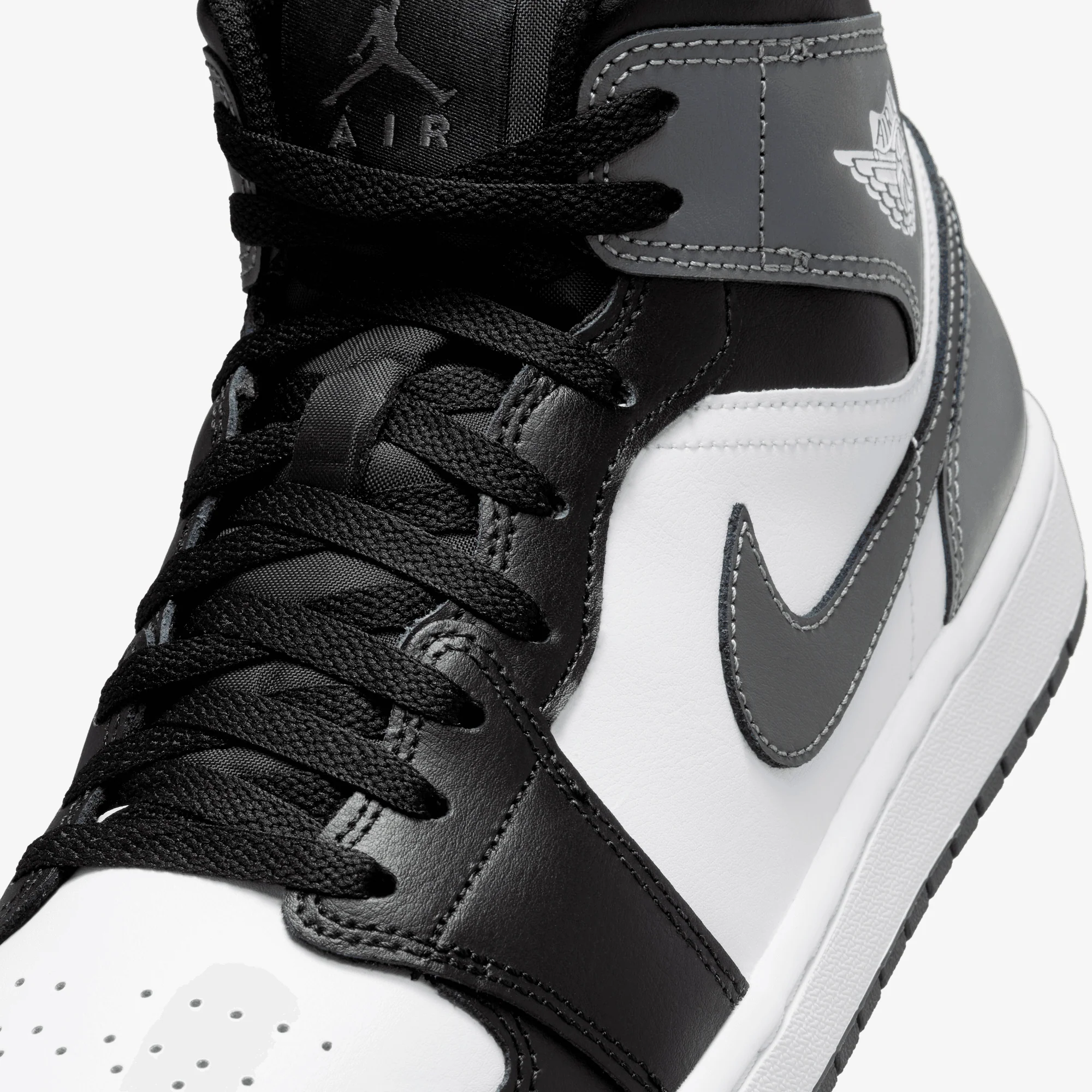 JORDAN | AIR JORDAN 1 MID { BLACK/IRON GREY-WHITE - Image 5