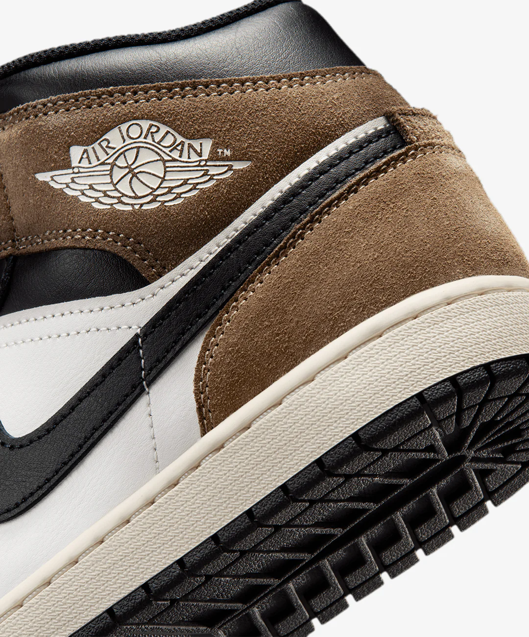 JORDAN | AIR JORDAN 1 MID { BLACK/PHANTOM-PALOMINO-UNIVERSITY RED - Image 6
