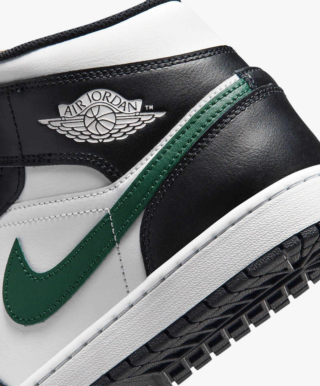 JORDAN | AIR JORDAN 1 MID { BLACK/SUMMIT WHITE-GORGE GREEN - Image 6