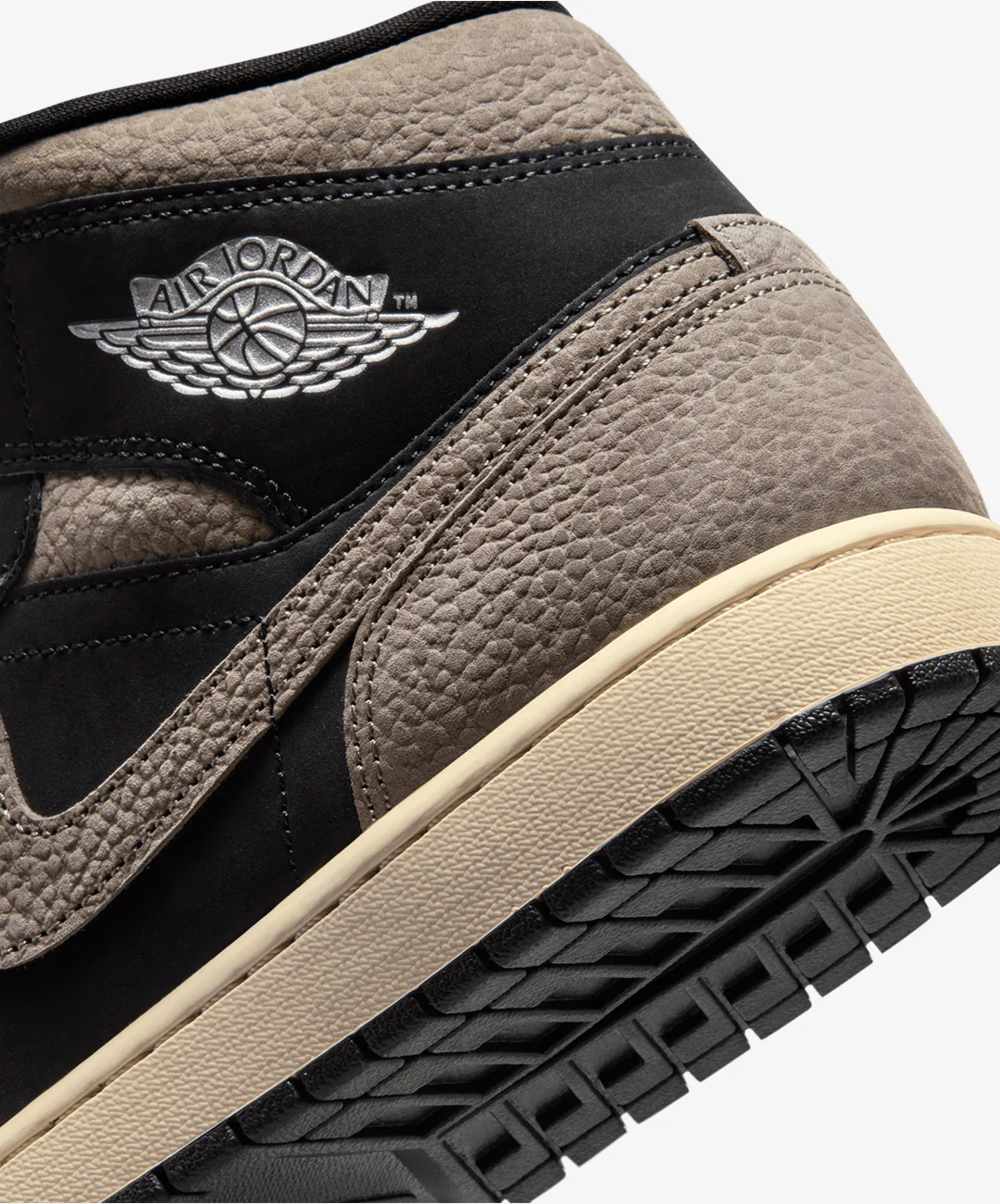 JORDAN | AIR JORDAN 1 MID SE { BLACK/OLIVE GREY-LT WILD MANGO - Image 6