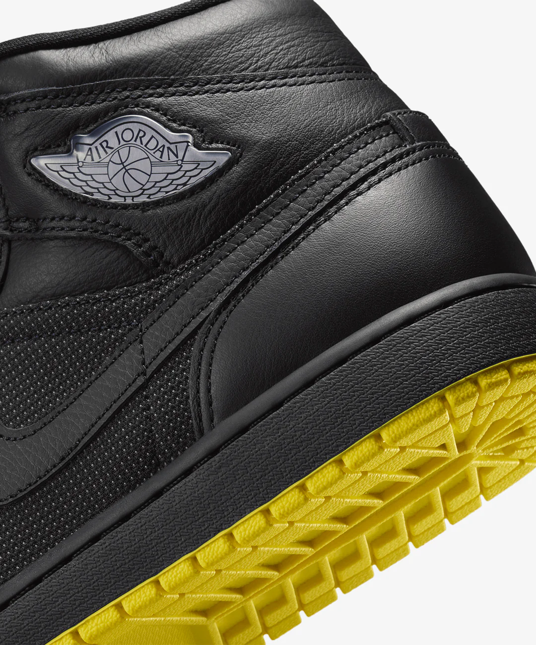 JORDAN | AIR JORDAN 1 MID SE { BLACK/SILVER-OPTI YELLOW - Image 6