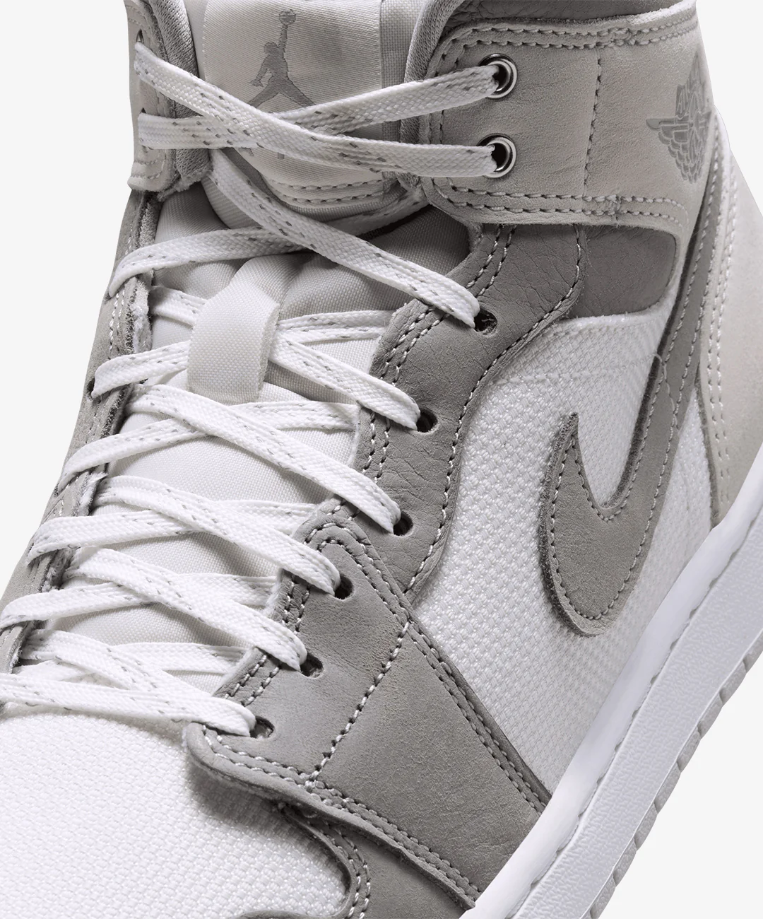 JORDAN | AIR JORDAN 1 MID SE { SUMMIT WHITE/LT SMOKE GREY-PHANTOM-SAIL - Image 4