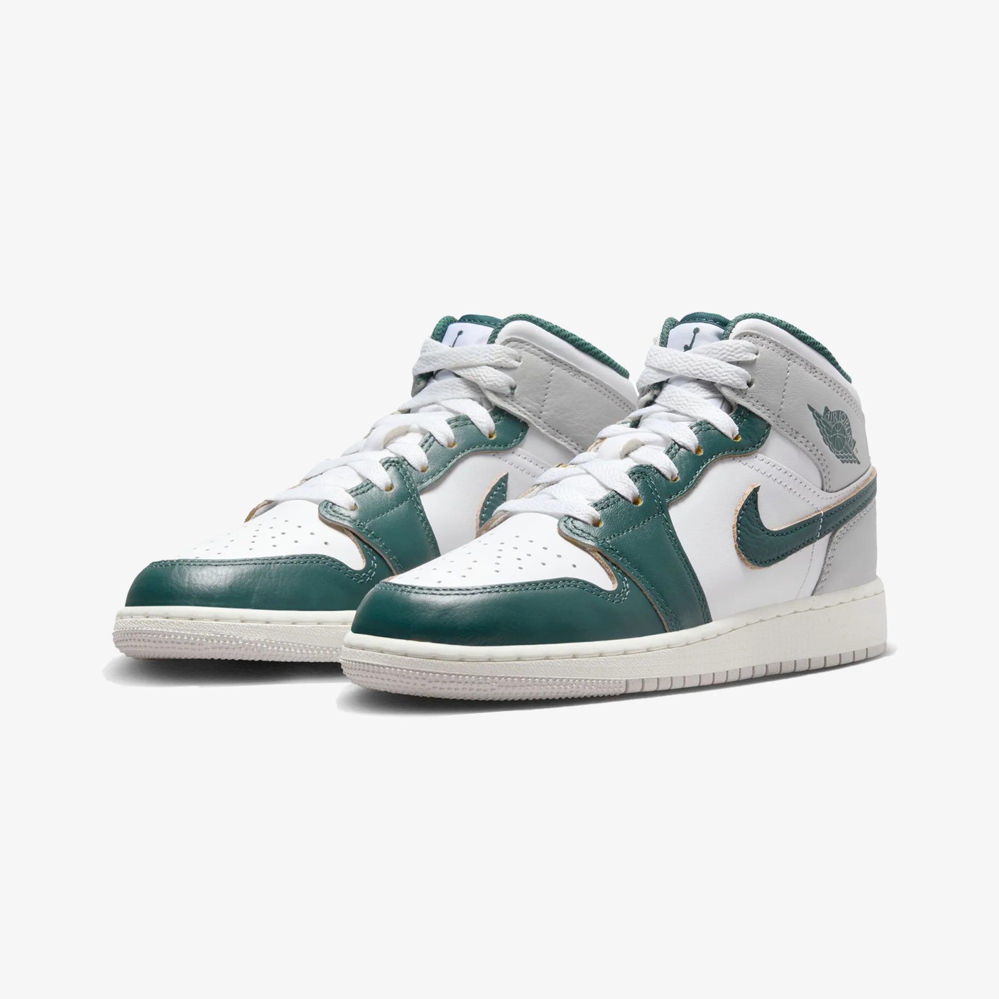 JORDAN | AIR JORDAN 1 MID SE (GS) { WHITE/OXIDIZED GREEN-SAIL-NEUTRAL GREY - Image 3