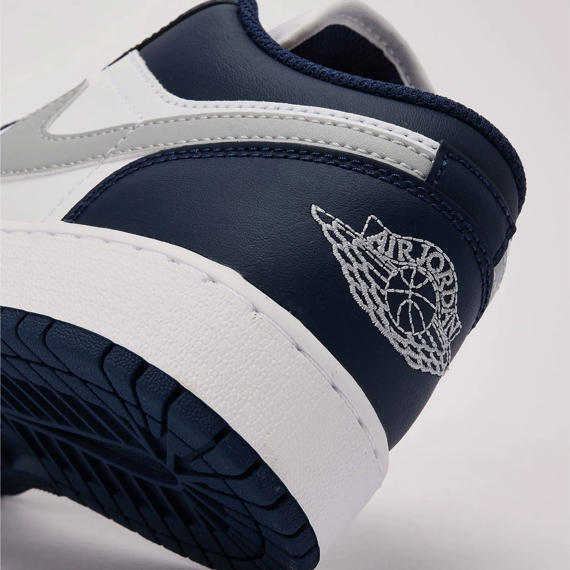 JORDAN | AIR JORDAN LOW 1 LOW (GS) { WHITE/WOLF GREY-MIDNIGHT NAVY - Image 4