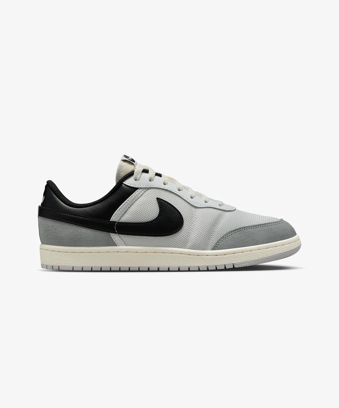 JORDAN | AIR JORDAN SKYLINE LOW { SUMMIT WHITE/BLACK-LT SMOKE GREY