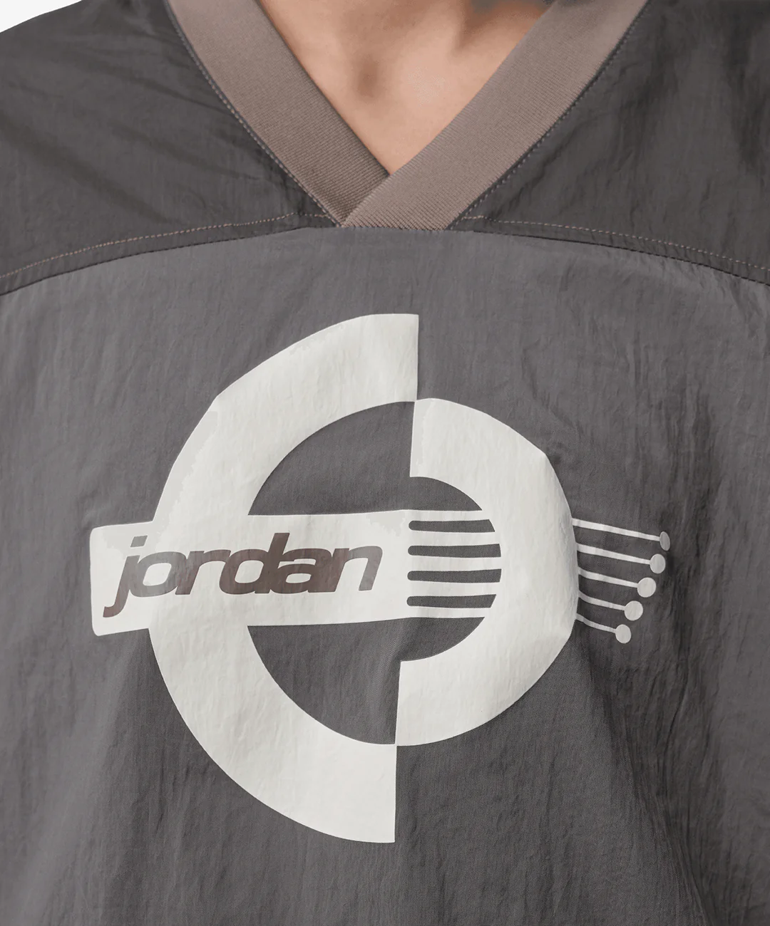 JORDAN | BROOKLYN WOVEN LONG-SLEEVE GRAPHIC PULLOVER { OLIVE GREY/SAIL - Image 4