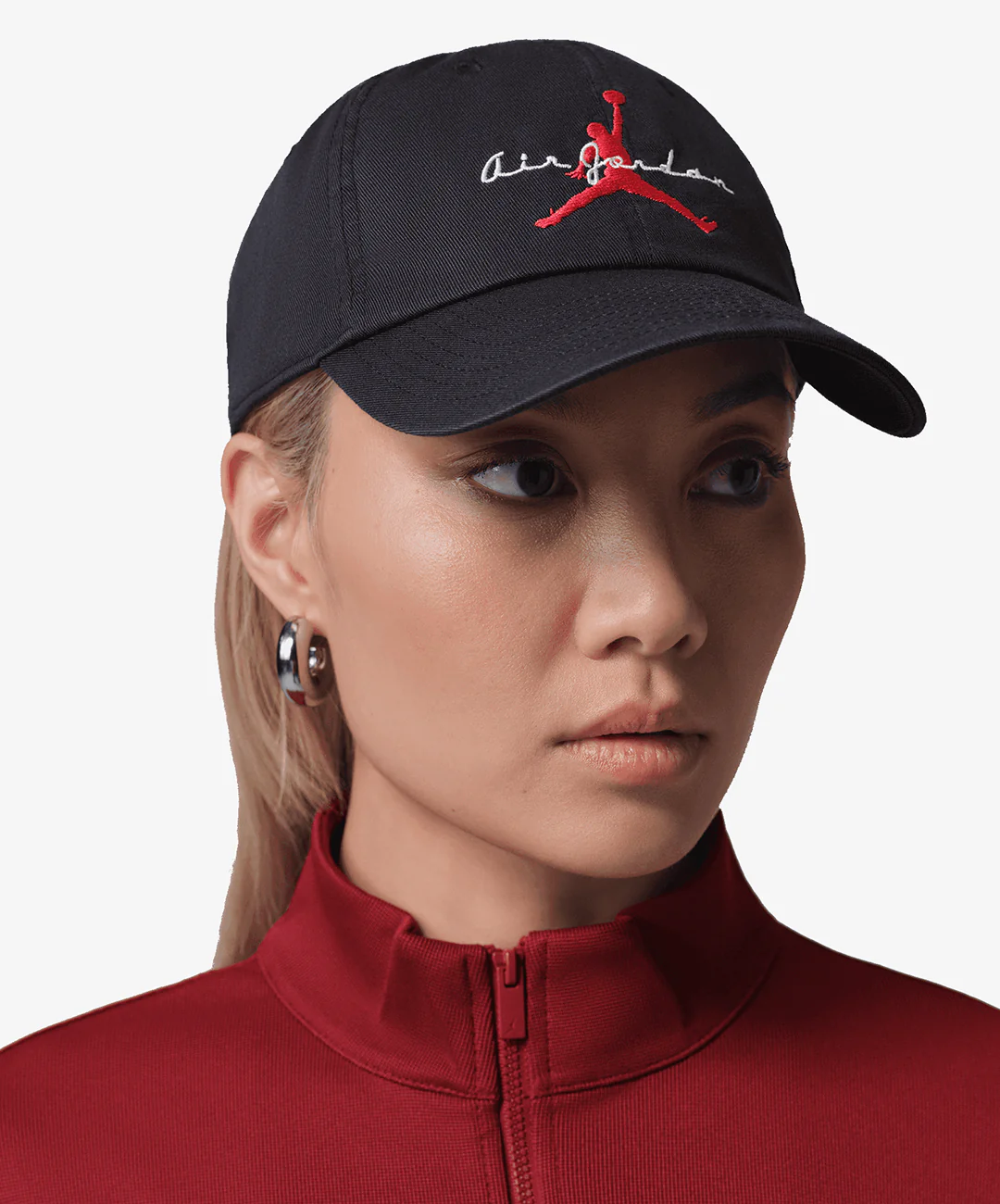 Jordan | CLUB UNSTRUCTURED ADJUSTABLE HAT { BLACK/WHITE/UNIVERSITY RED - Image 3