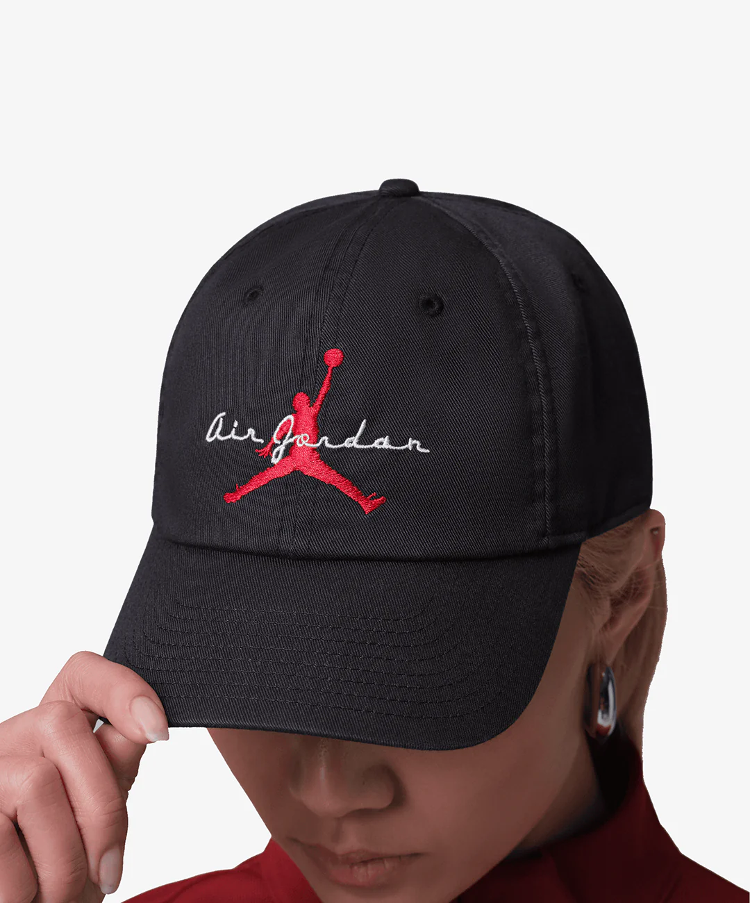 Jordan | CLUB UNSTRUCTURED ADJUSTABLE HAT { BLACK/WHITE/UNIVERSITY RED - Image 4
