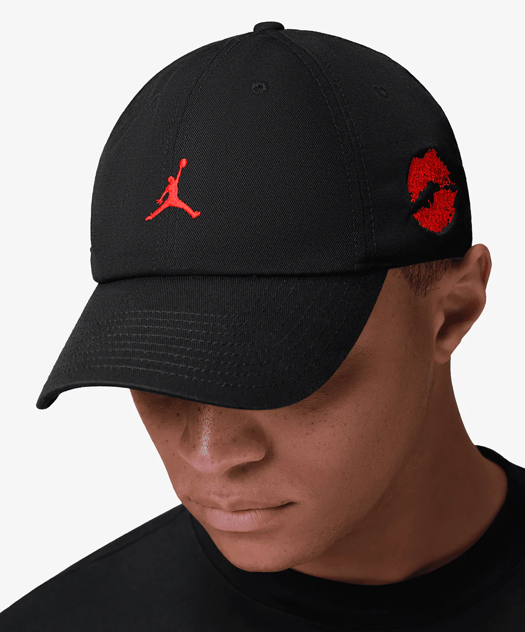 Jordan | CLUB UNSTRUCTURED CAP { BLACK/ CHILE RED - Image 3