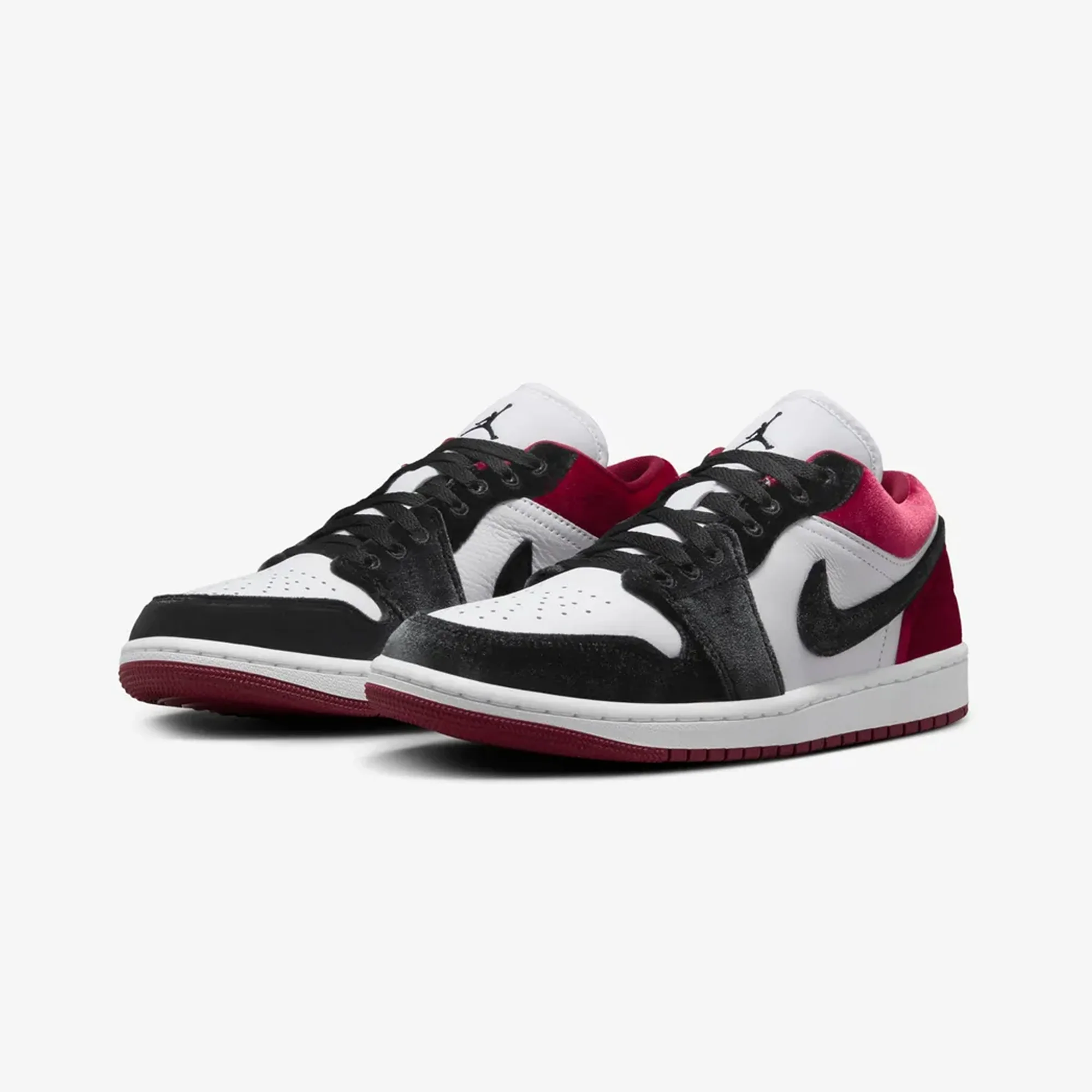 Jordan | AIR JORDAN 1 LOW { BLACK/BLACK-WHITE-TEAM RED - Image 3