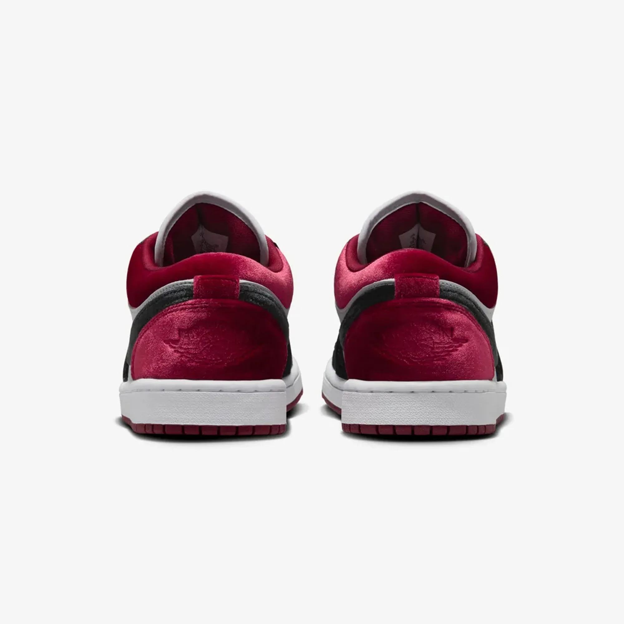 Jordan | AIR JORDAN 1 LOW { BLACK/BLACK-WHITE-TEAM RED - Image 4