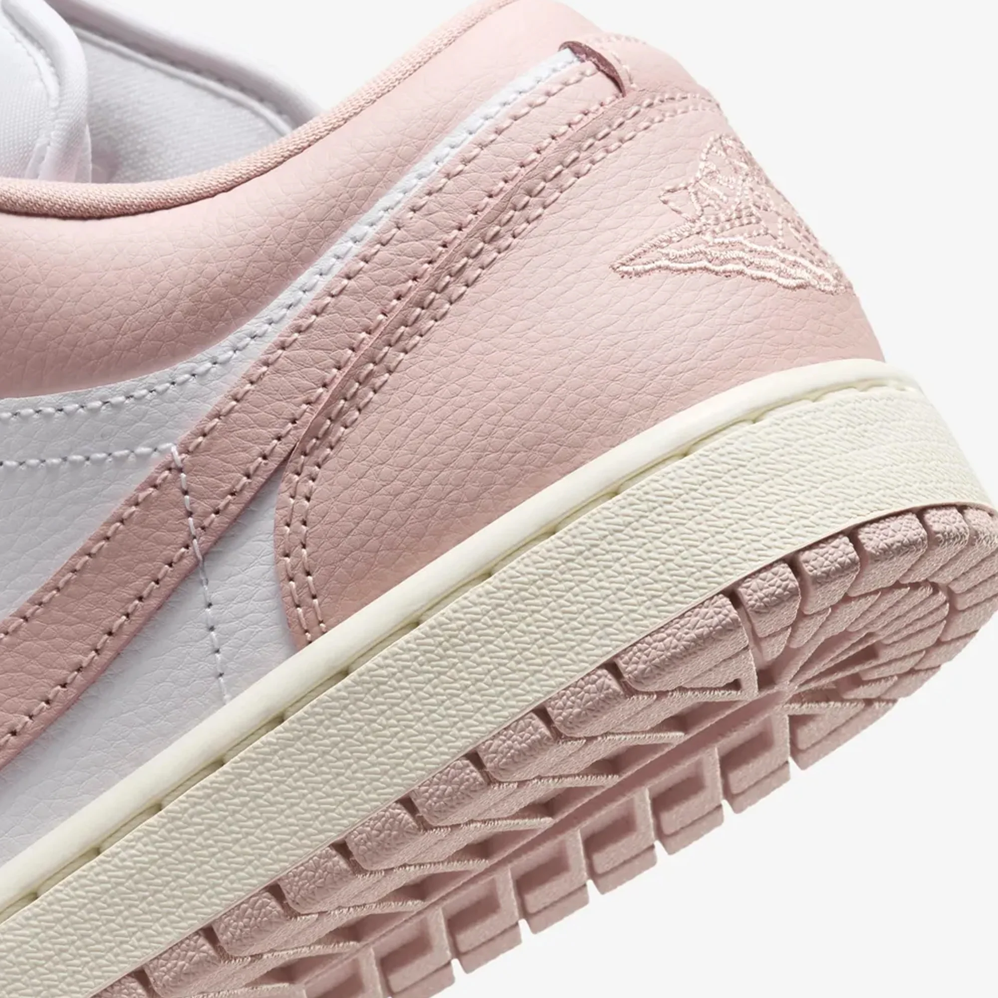 Jordan | AIR JORDAN 1 LOW { WHITE/PINK OXFORD-SAIL - Image 6