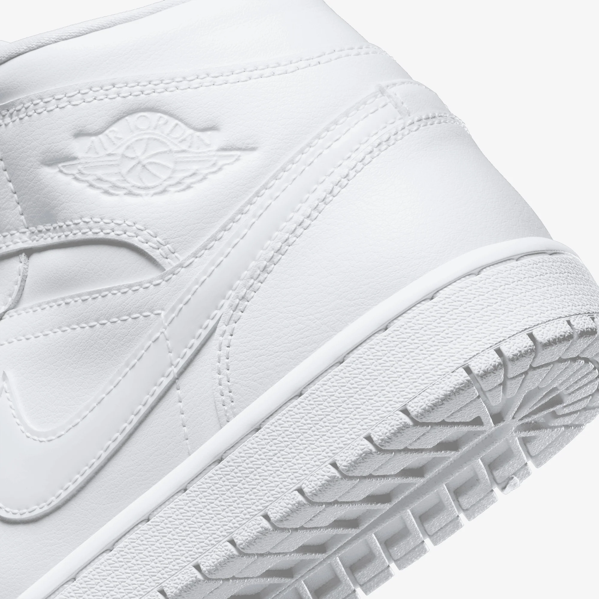 JORDAN | AIR JORDAN 1 MID { WHITE/WHITE-WHITE - Image 6