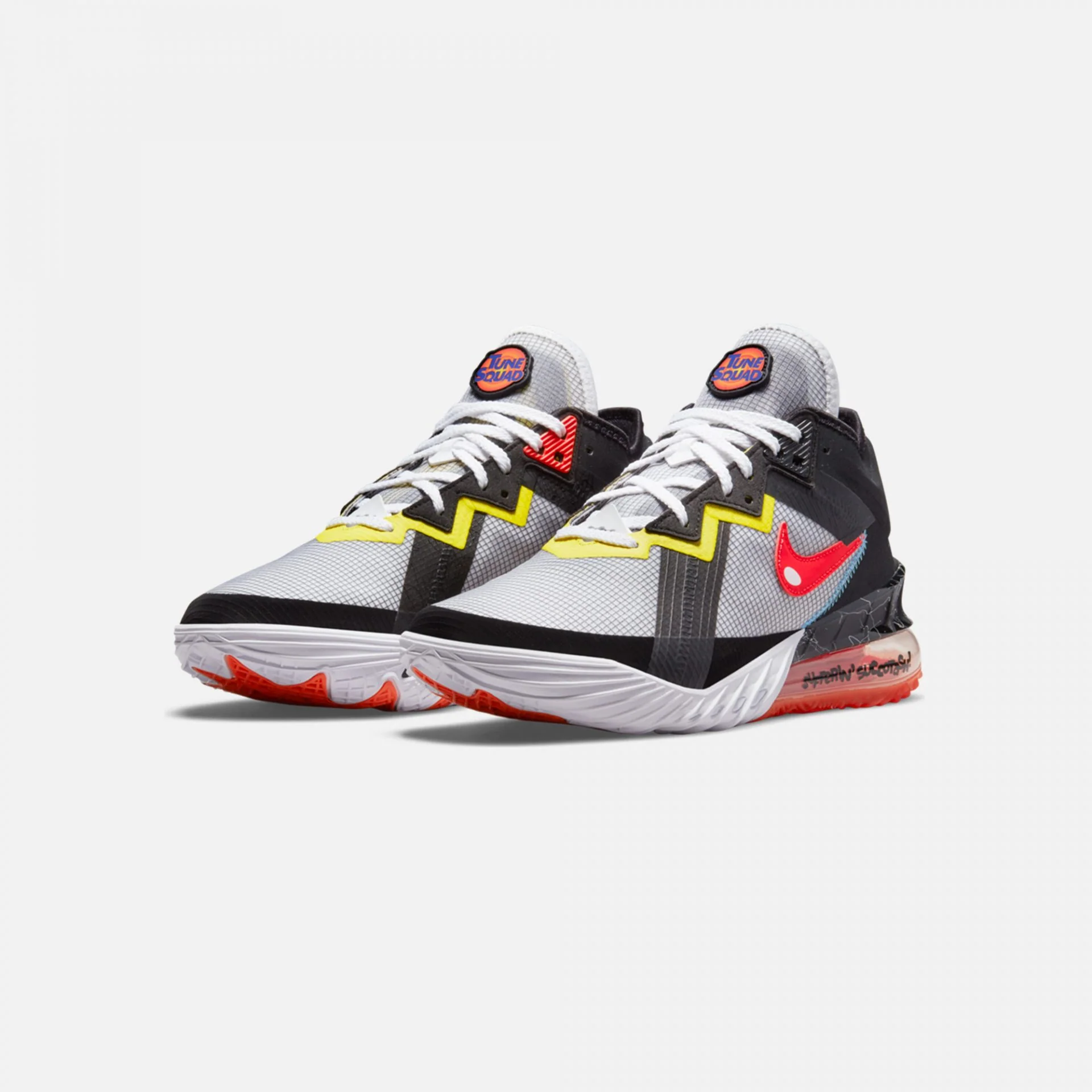 Nike | LEBRON 18 LOW SYLVESTER VS TWEETY - Image 2