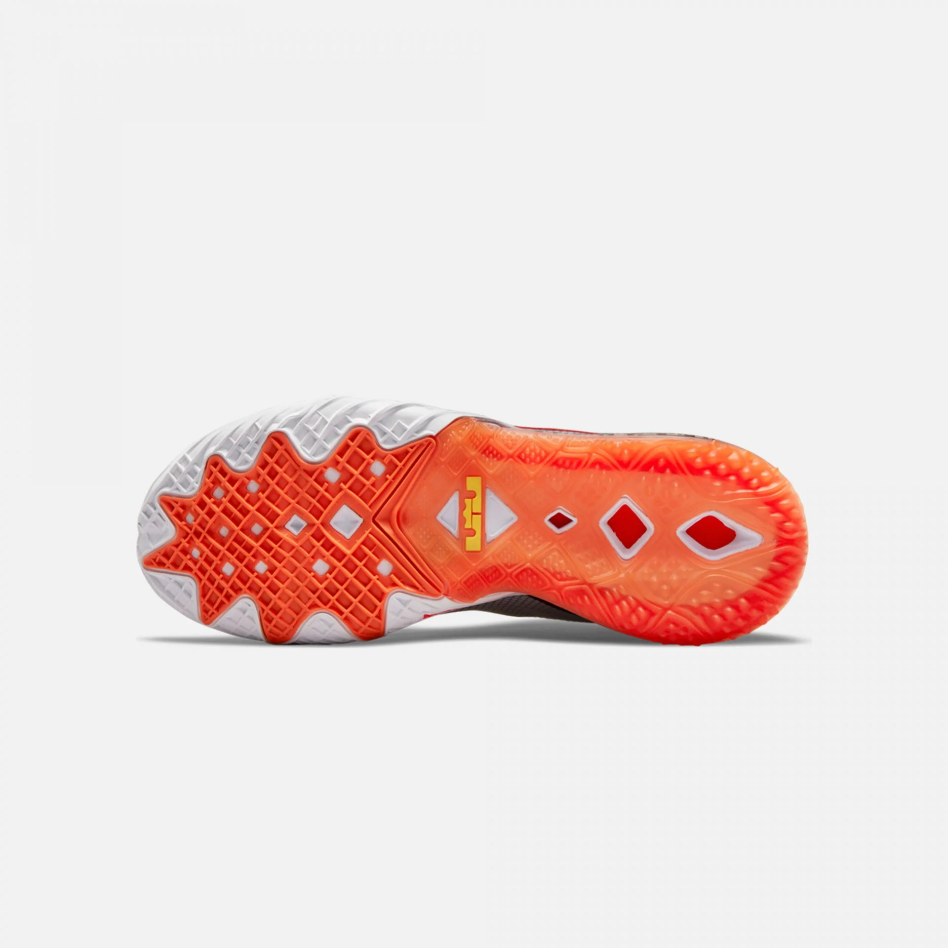 Nike | LEBRON 18 LOW SYLVESTER VS TWEETY - Image 3