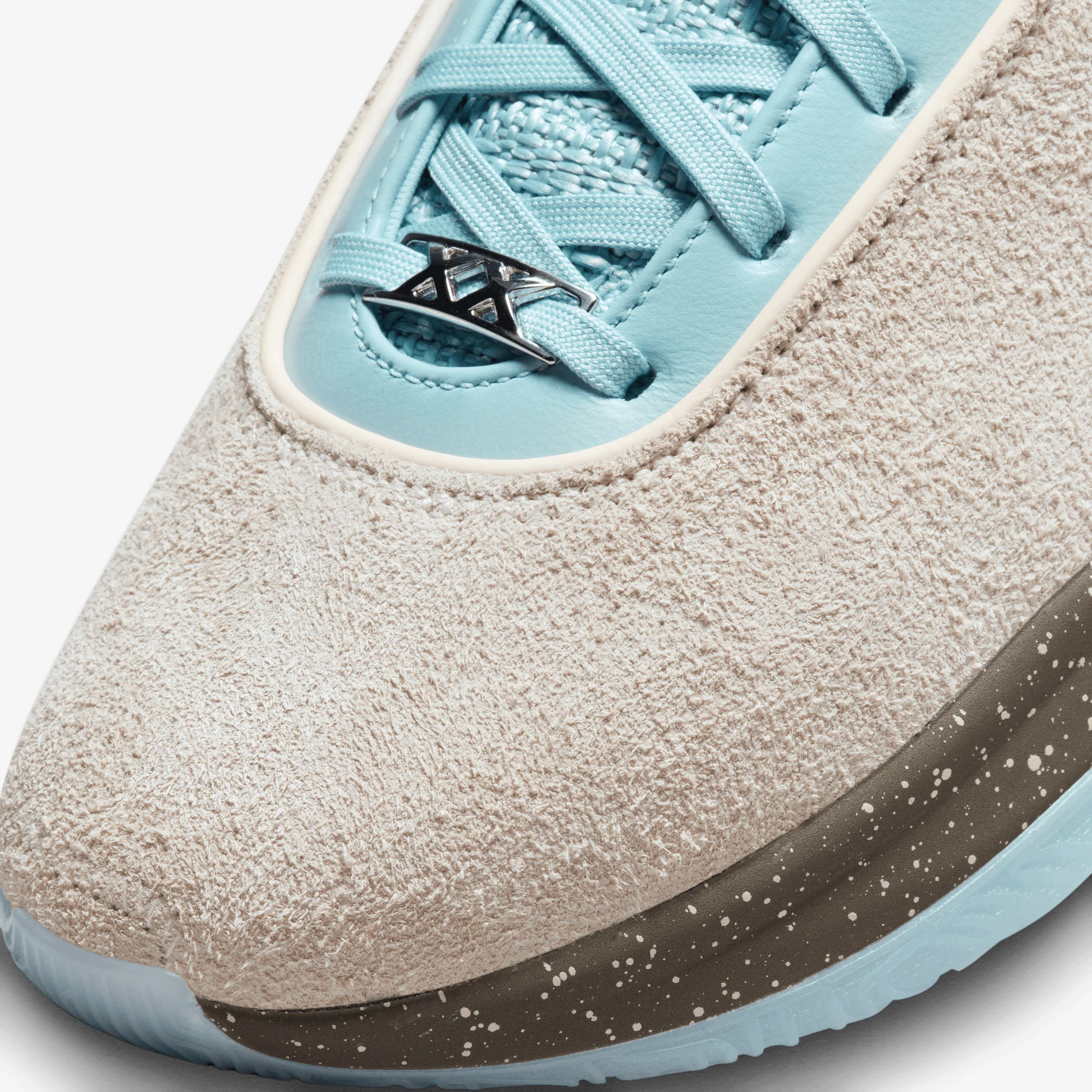 Nike | LEBRON XX EP { GUAVA ICE/BLUE LIGHTNING-EMERALD RISE - Image 4