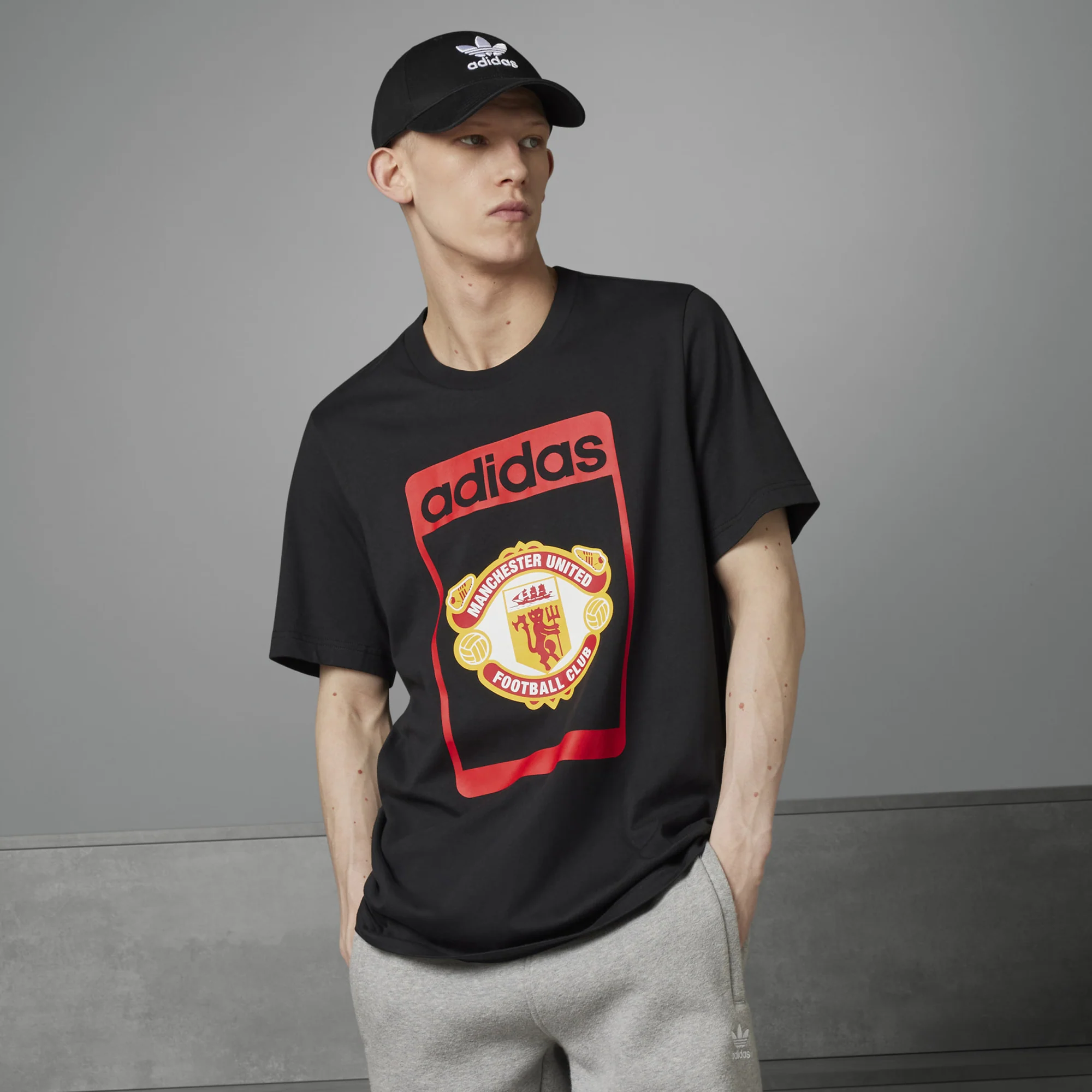 Adidas Originals | MANCHESTER UNITED OG GRAPHIC TEE { BLACK - Image 2