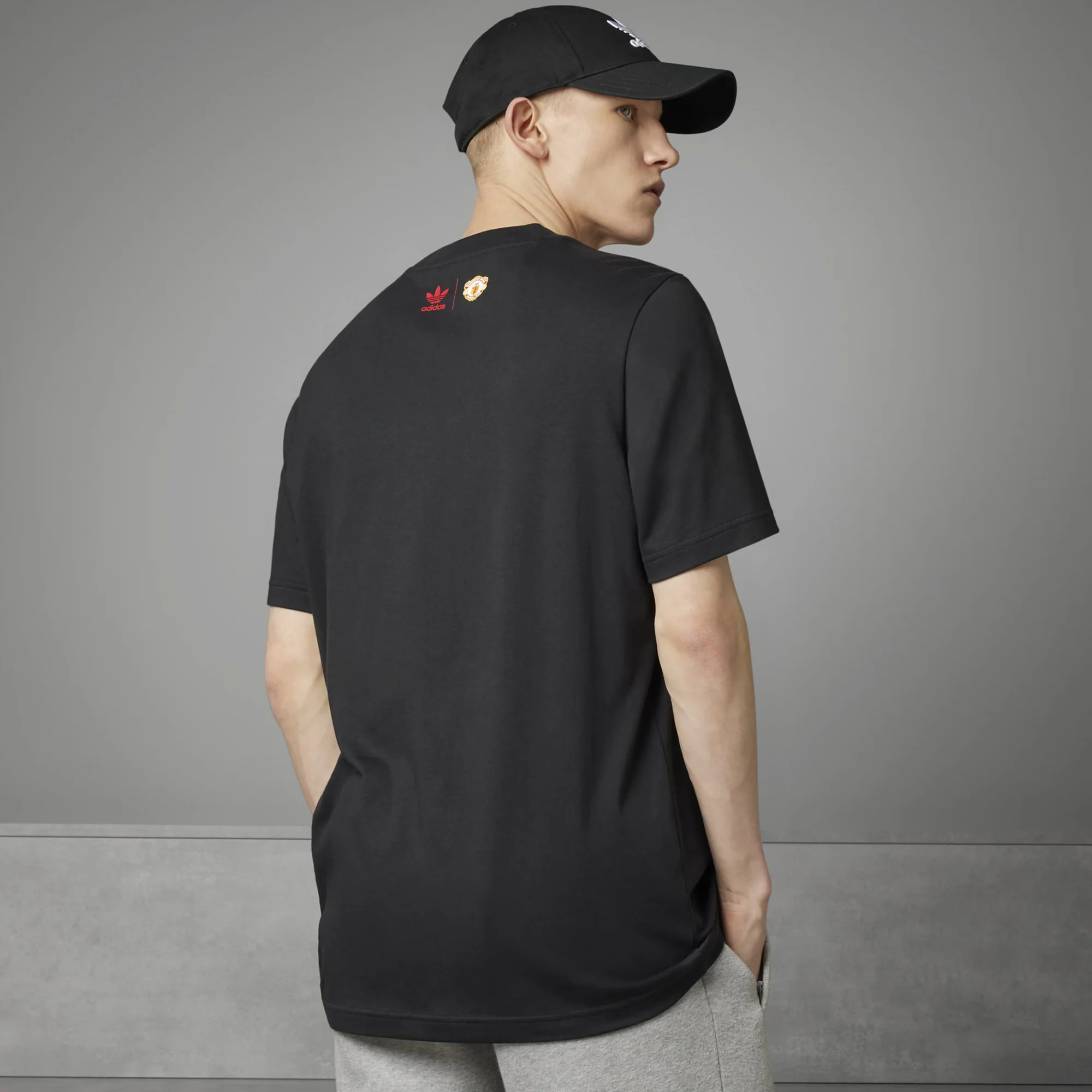 Adidas Originals | MANCHESTER UNITED OG GRAPHIC TEE { BLACK - Image 3