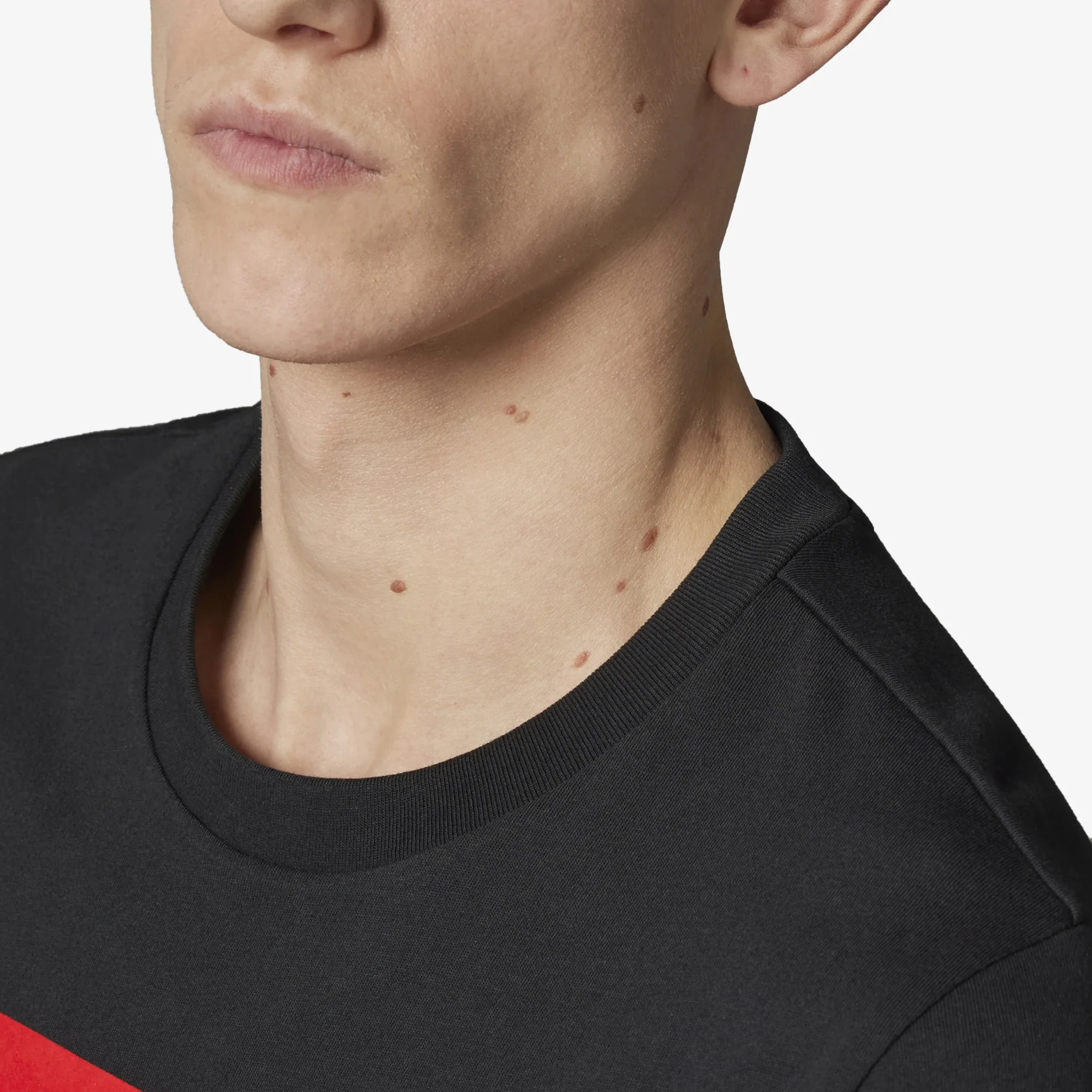Adidas Originals | MANCHESTER UNITED OG GRAPHIC TEE { BLACK - Image 4