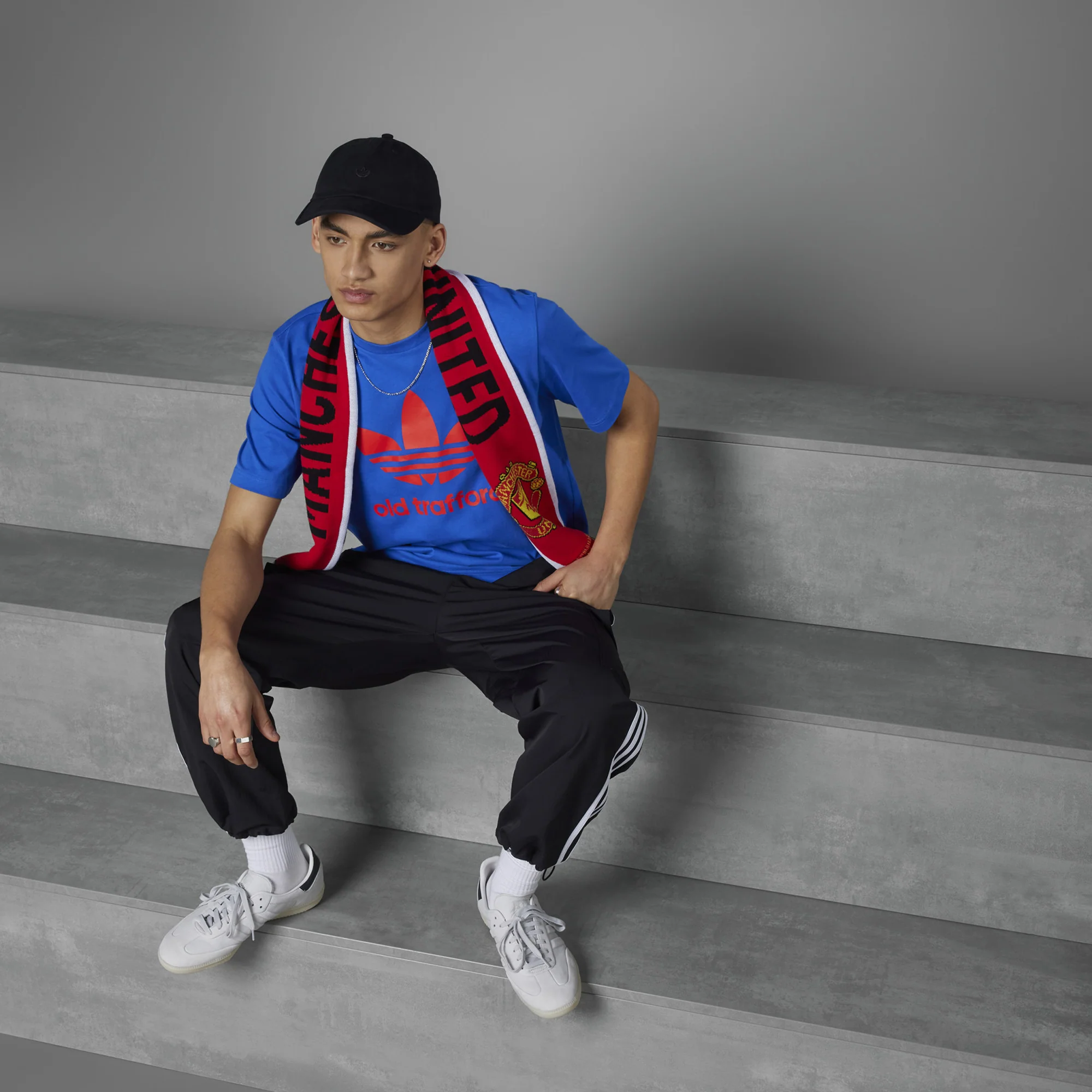 Adidas Originals | MANCHESTER UNITED OG TREFOIL TEE  { BLUE - Image 4