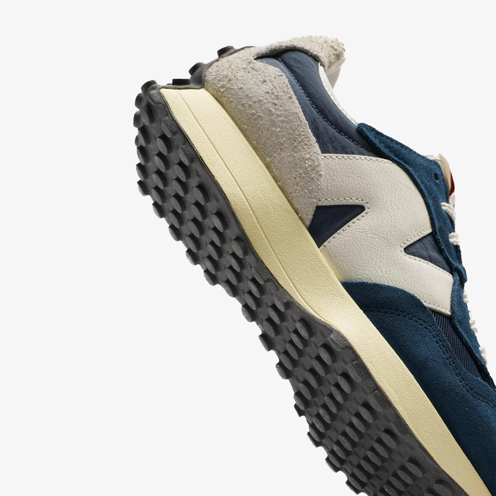 New Balance | 327 { NAVY BLUE - Image 4