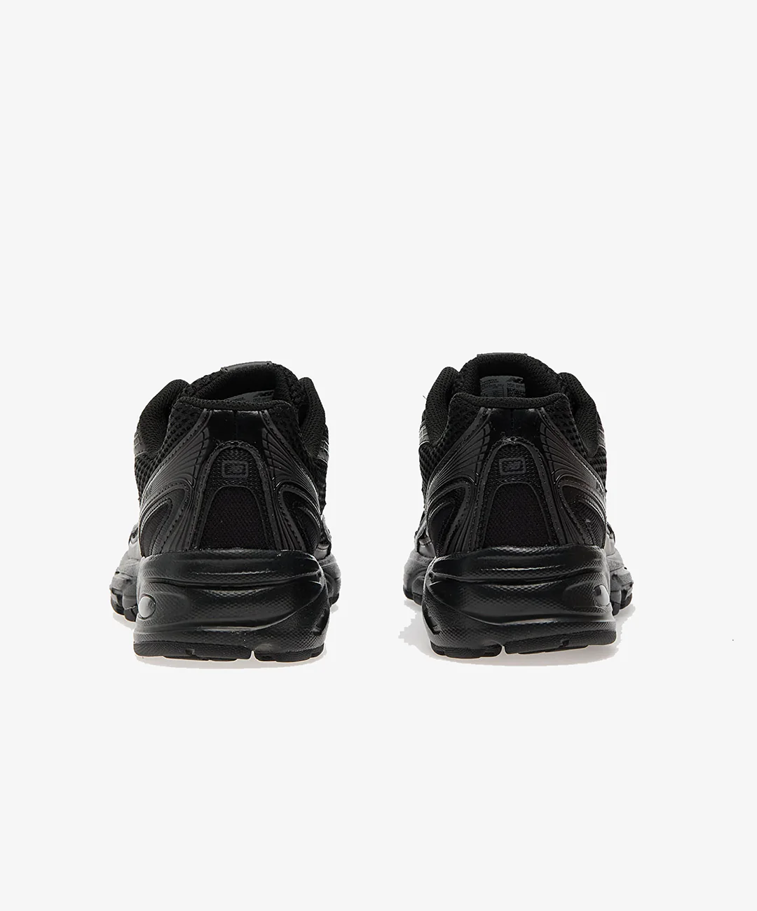 New Balance | 740 { BLACK/BLACK CEMENT - Image 4