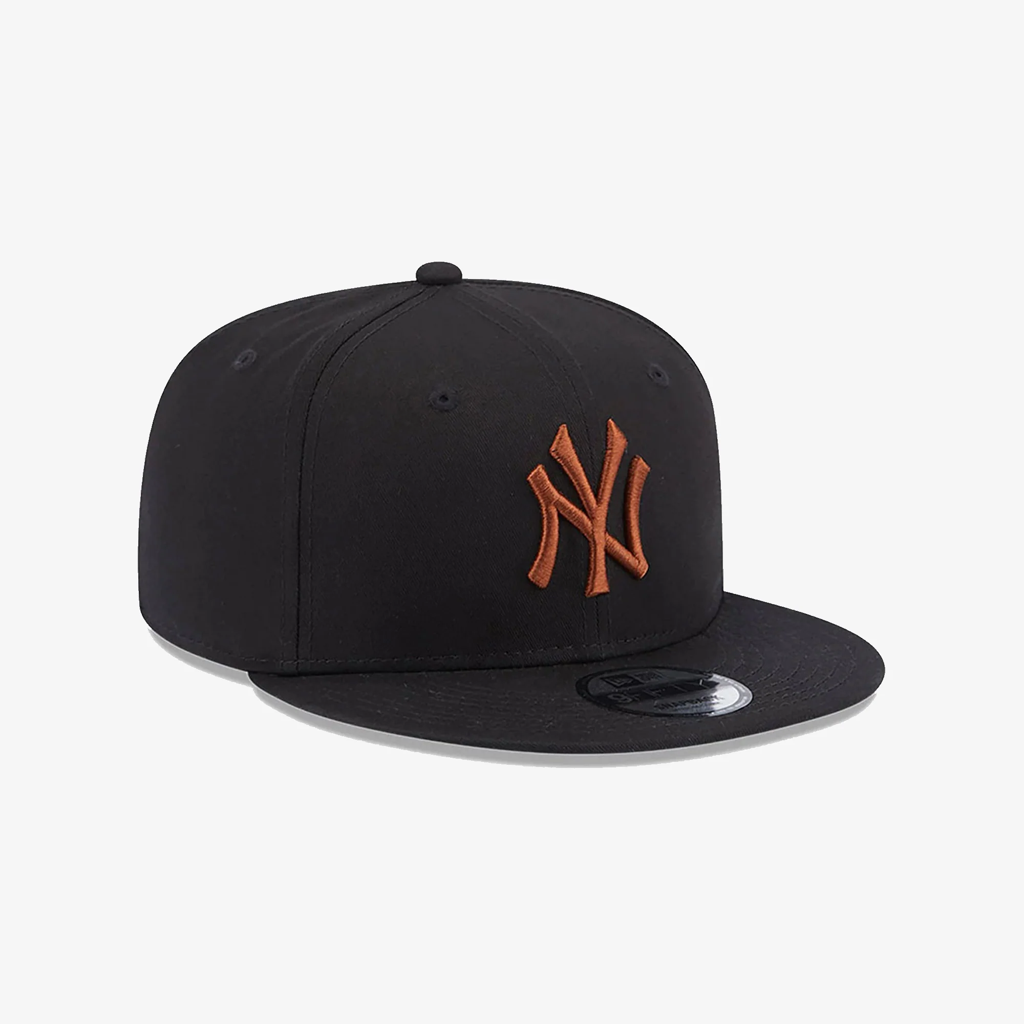New Era | NEW YORK YANKEES LEAGUE ESSENTIAL BLACK 9FIFTY SNAPBACK CAP { BLACK - Image 2