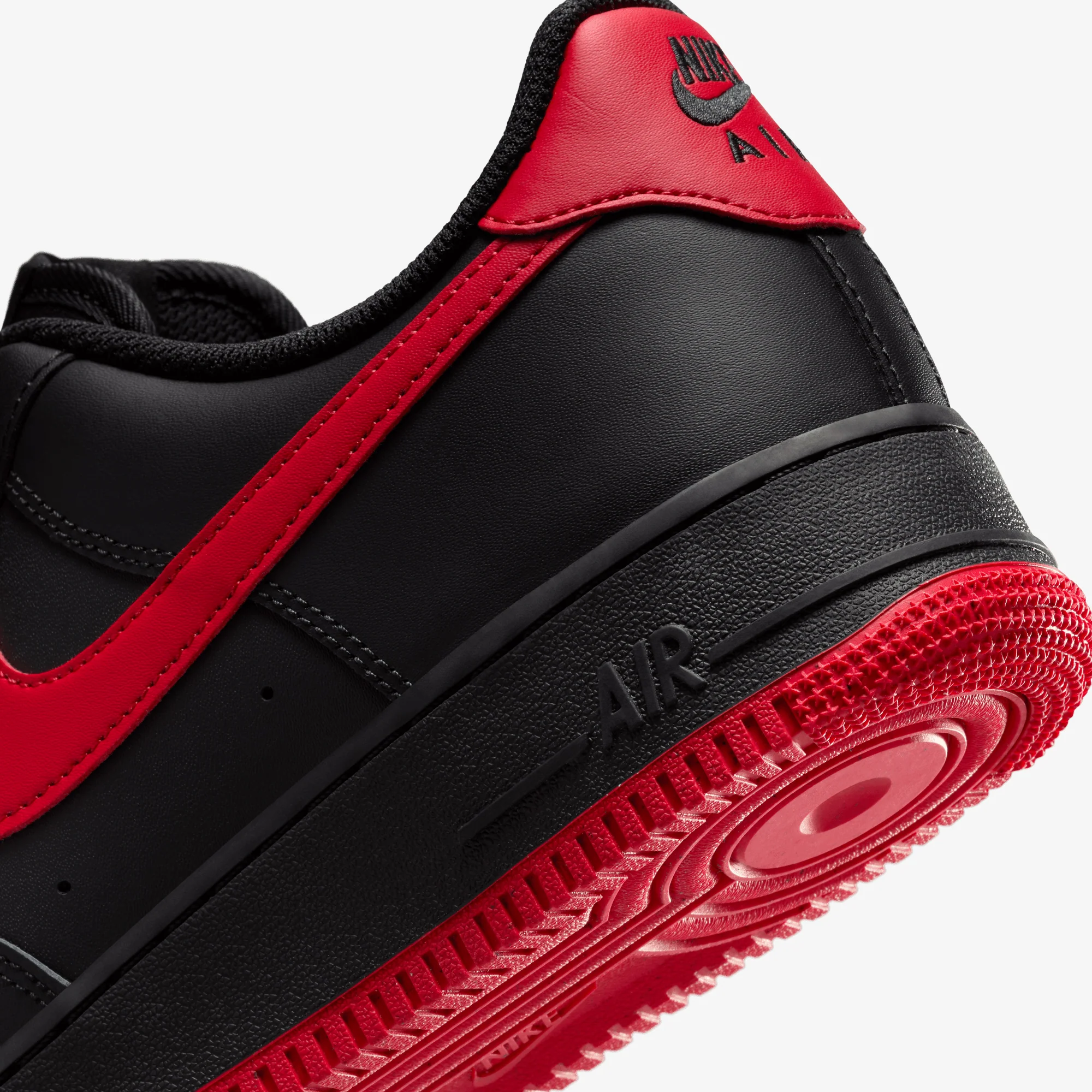 NIKE | AIR FORCE 1 '07 { BLACK/UNIVERSITY RED-BLACK - Image 6