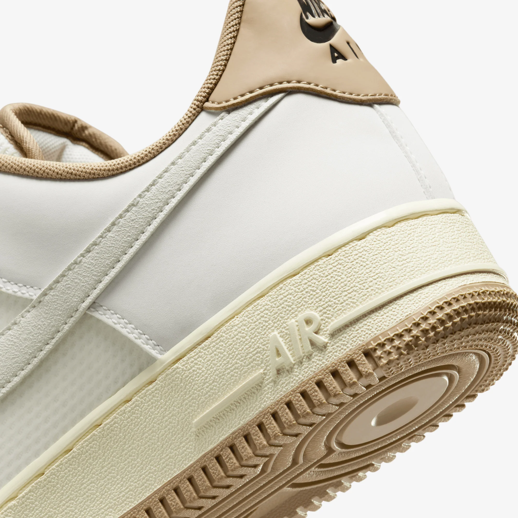 NIKE | AIR FORCE 1'07 LV8 { SUMMIT WHITE/SUMMIT WHITE-KHAKI - Image 6