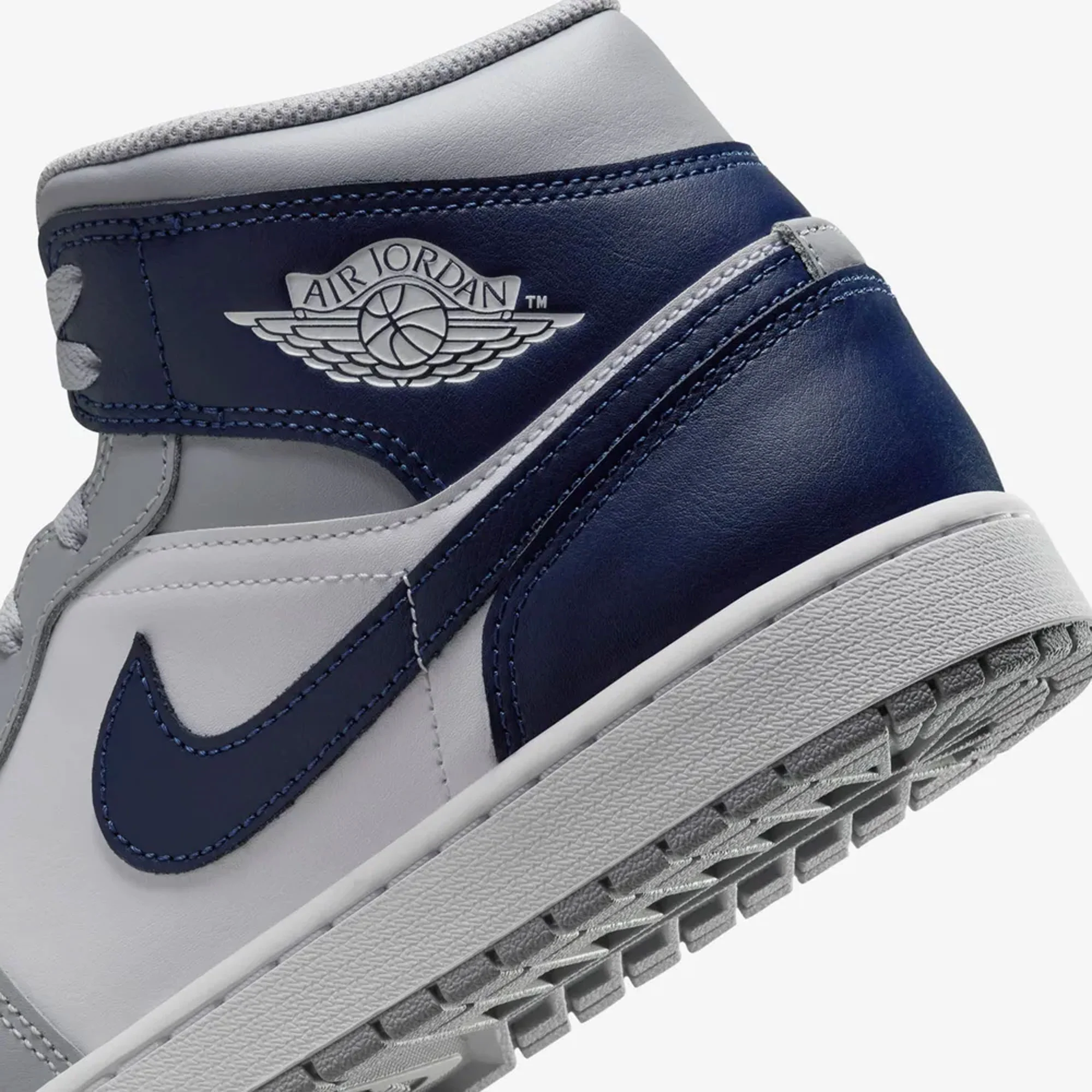 NIKE | AIR JORDAN 1 MID { WHITE/MIDNIGHT NAVY-WOLF GREY - Image 5