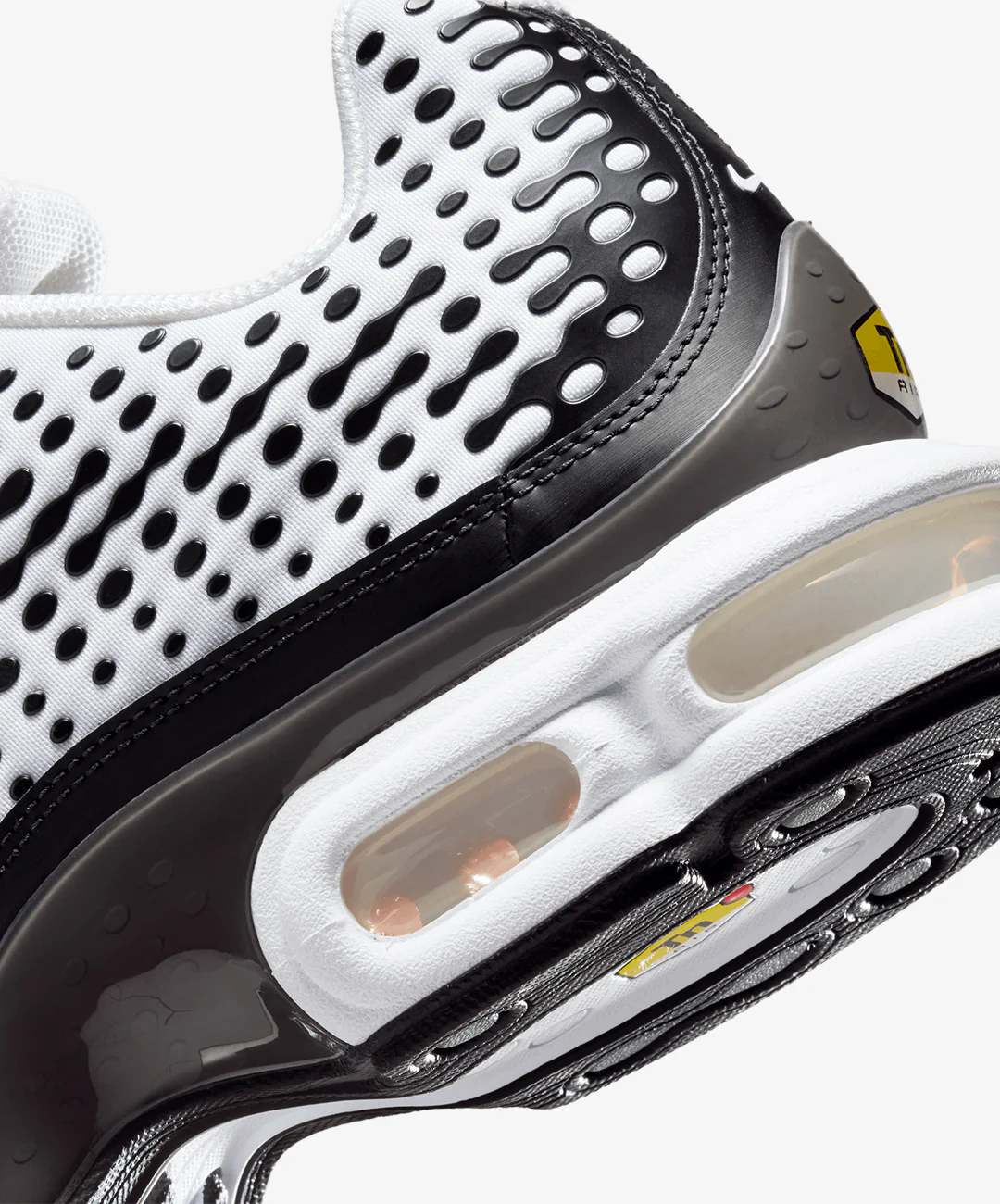 NIKE | AIR MAX PLUS VII { WHITE/WHITE-BLACK-SMOKE GREY - Image 7