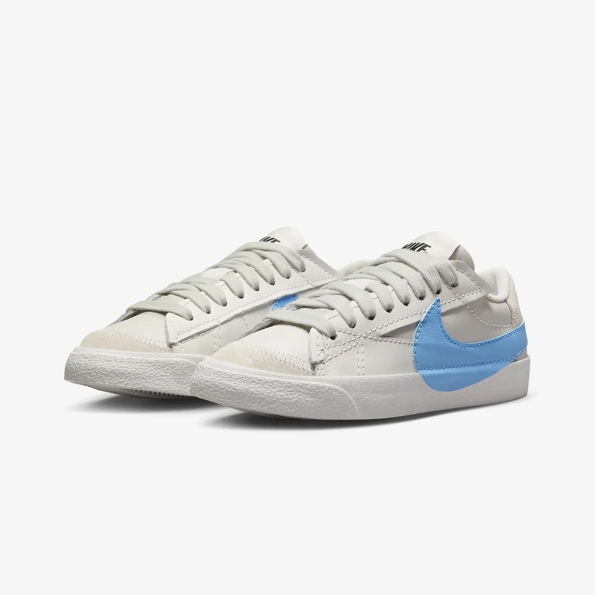 Nike | BLAZER LOW '77 JUMBO { LIGHT BONE/UNIVERSITY BLUE-PHANTOM - Image 2