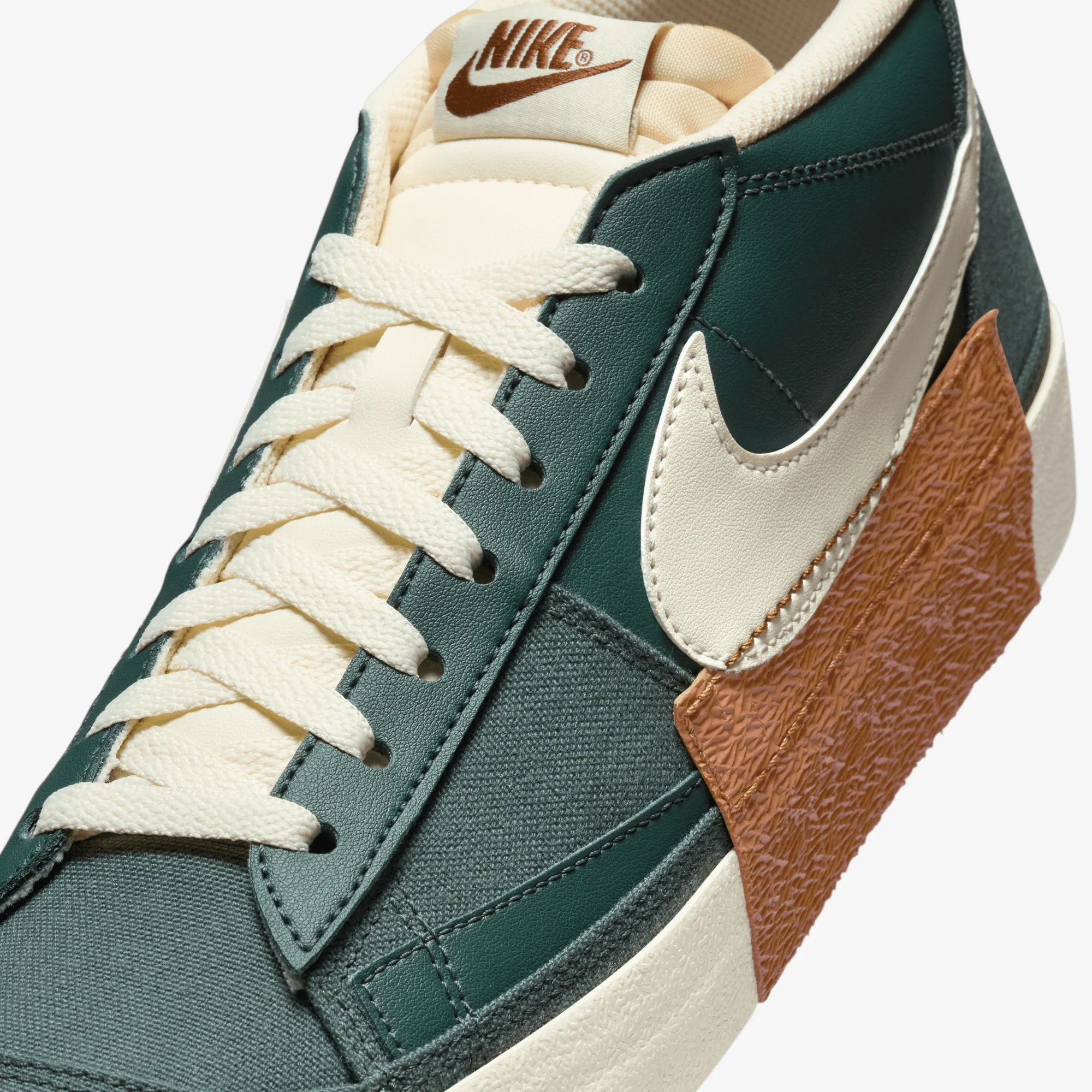 NIKE | BLAZER LOW PRO CLUB { VINTAGE GREEN/COCONUT MILK - Image 4