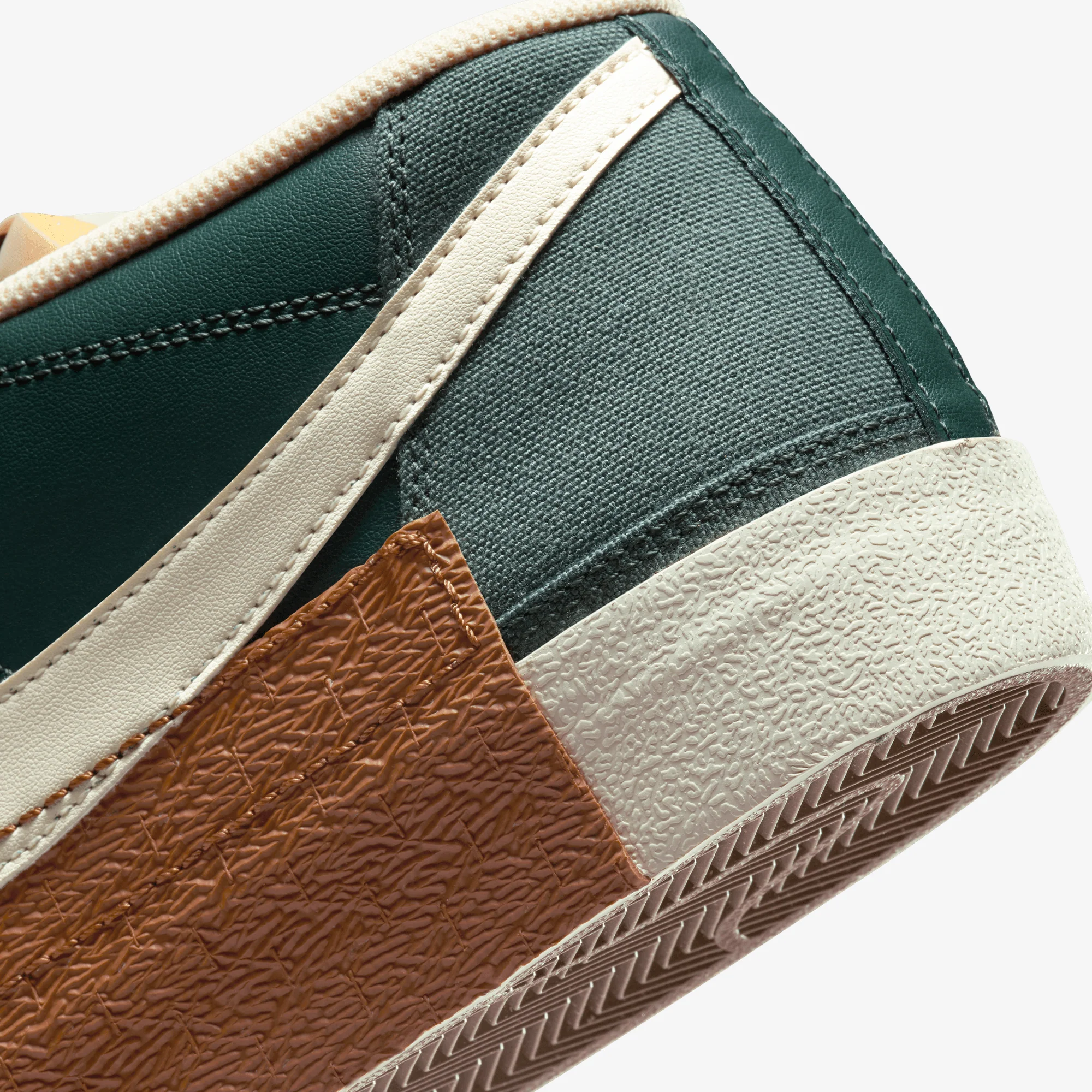 NIKE | BLAZER LOW PRO CLUB { VINTAGE GREEN/COCONUT MILK - Image 5
