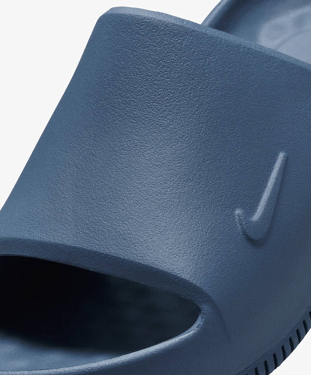 Nike | CALM 2.0 (GS) { DIFFUSED BLUE/DIFFUSED BLUE/DIFFUSED BLUE - Image 4