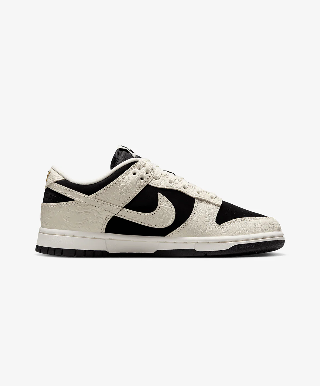 NIKE | DUNK LOW { BLACK/SAIL-SAIL-METALLIC GOLD