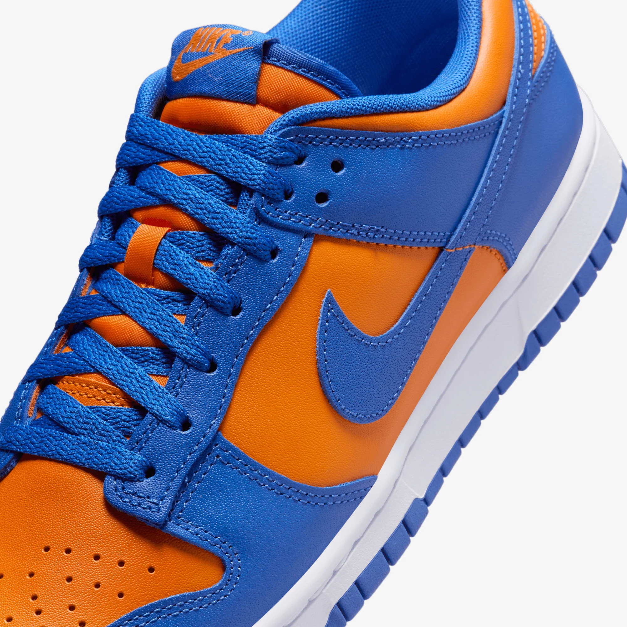 NIKE | DUNK LOW RETRO { BRIGHT CERAMIC/TM ROYAL-UNIVERSITY RED - Image 5