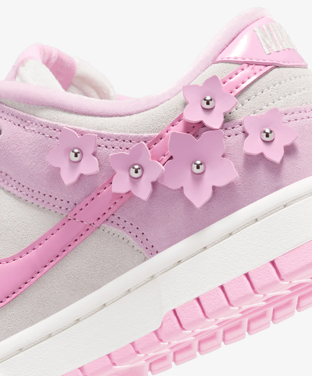 NIKE | DUNK LOW SE { PINK RISE/PINK RISE-SAIL - Image 6