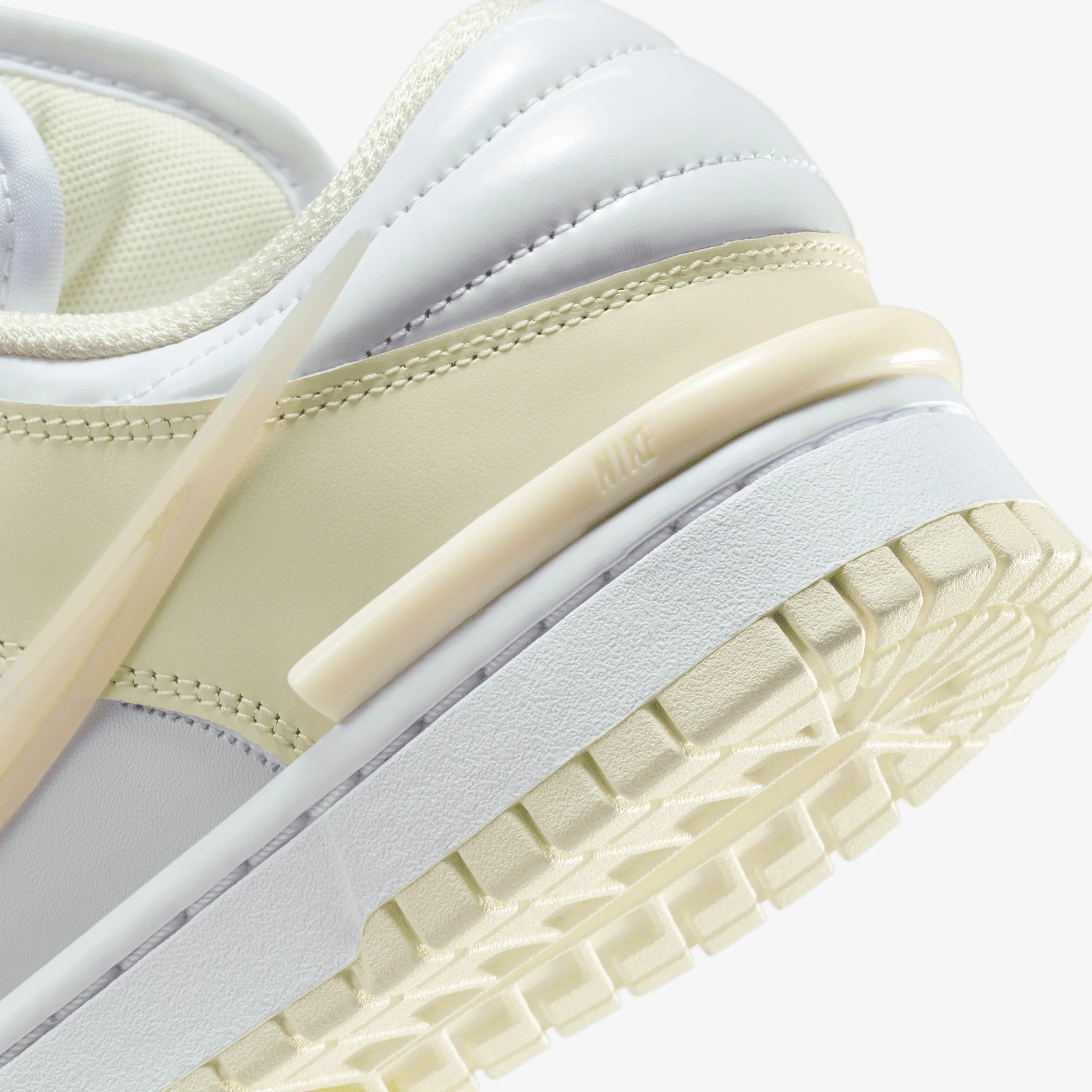 Nike | DUNK LOW TWIST { COCONUT MILK/GUAVA ICE-WHITE - Image 6