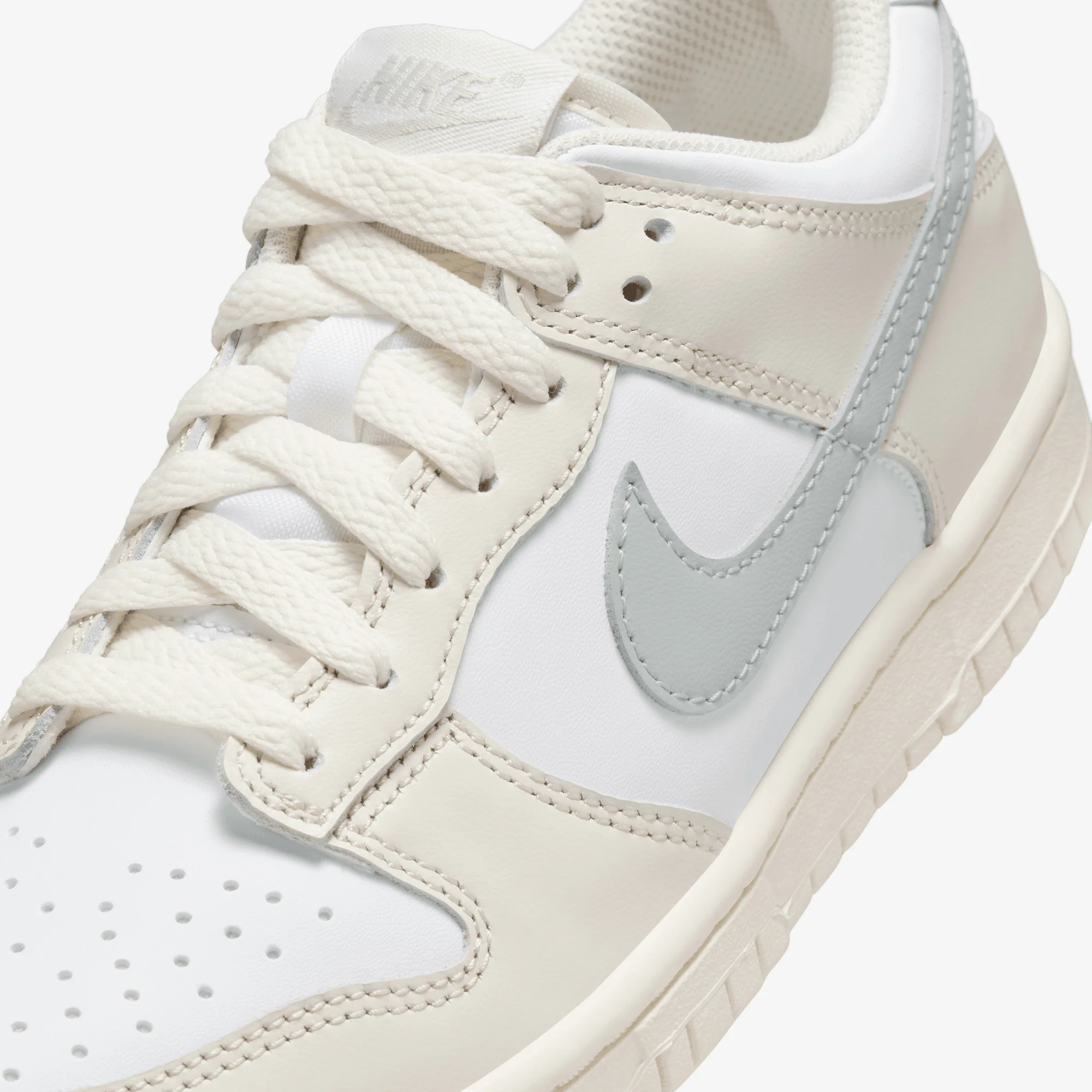 Nike | DUNK LOW { WHITE/LIGHT SILVER-PHANTOM - Image 5