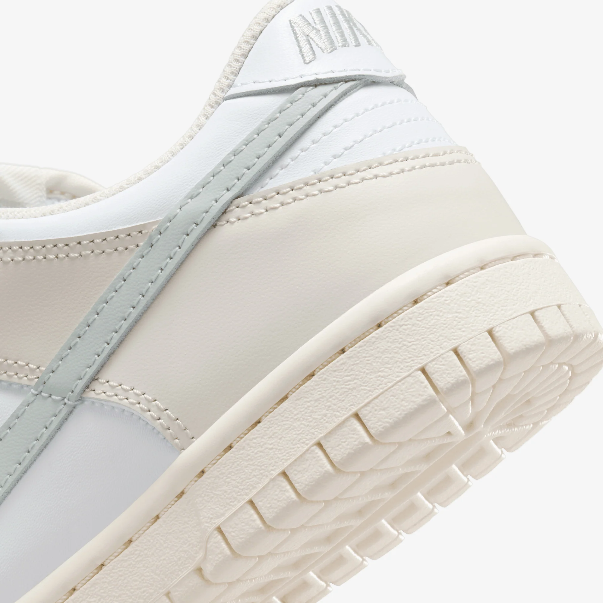 Nike | DUNK LOW { WHITE/LIGHT SILVER-PHANTOM - Image 6