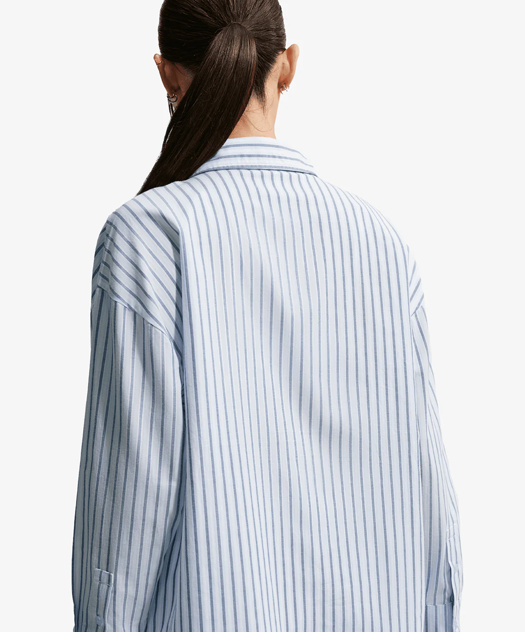 NIKE| SPORTSWEAR CHILL POPLIN OVERSIZED WOVEN LONG-SLEEVE STRIPED { MYSTIC NAVY/HYDROGEN BLUE/SUMMIT WHITE - Image 4