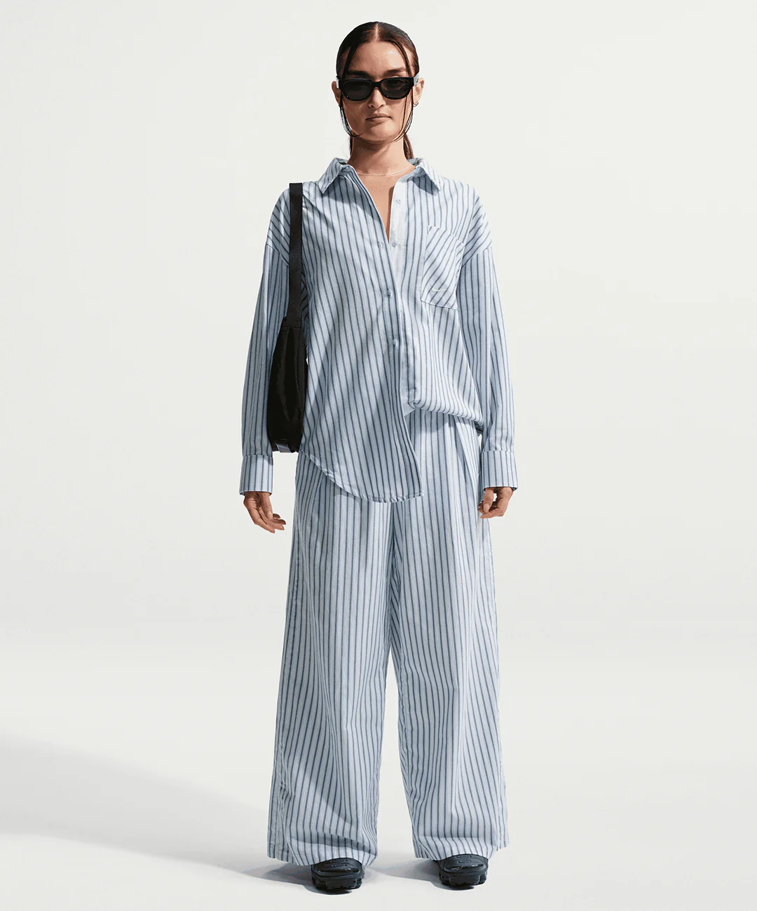 NIKE| SPORTSWEAR CHILL POPLIN OVERSIZED WOVEN LONG-SLEEVE STRIPED { MYSTIC NAVY/HYDROGEN BLUE/SUMMIT WHITE - Image 5