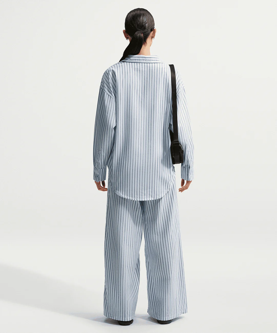 NIKE| SPORTSWEAR CHILL POPLIN OVERSIZED WOVEN LONG-SLEEVE STRIPED { MYSTIC NAVY/HYDROGEN BLUE/SUMMIT WHITE - Image 6