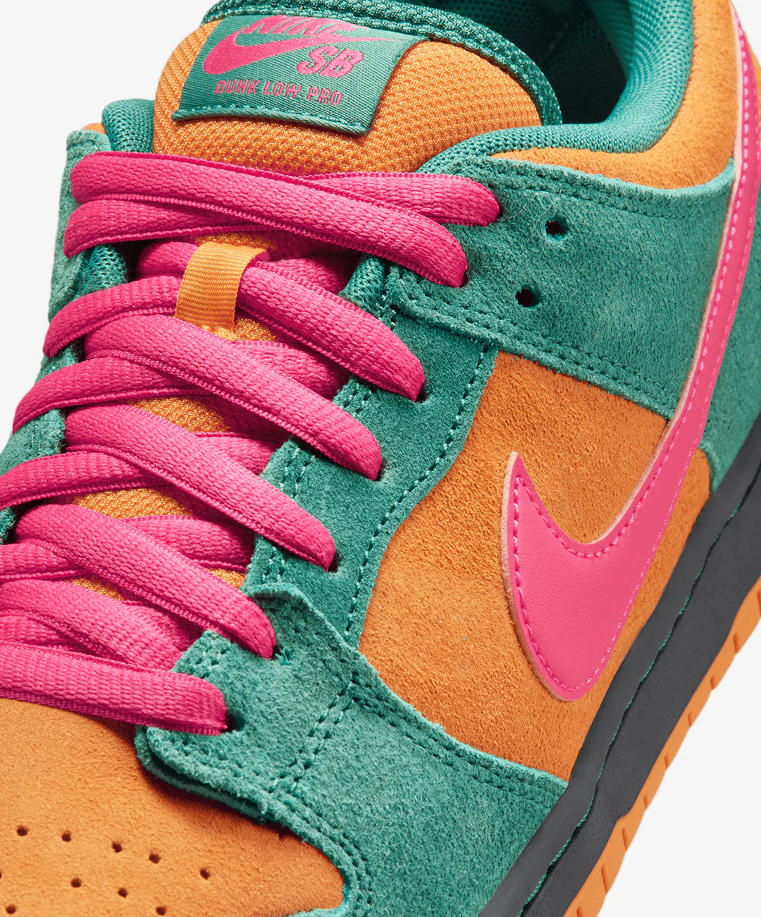 Nike | SB DUNK LOW PRO { GREEN NOISE/WATERMELON-LIGHT CURRY - Image 4