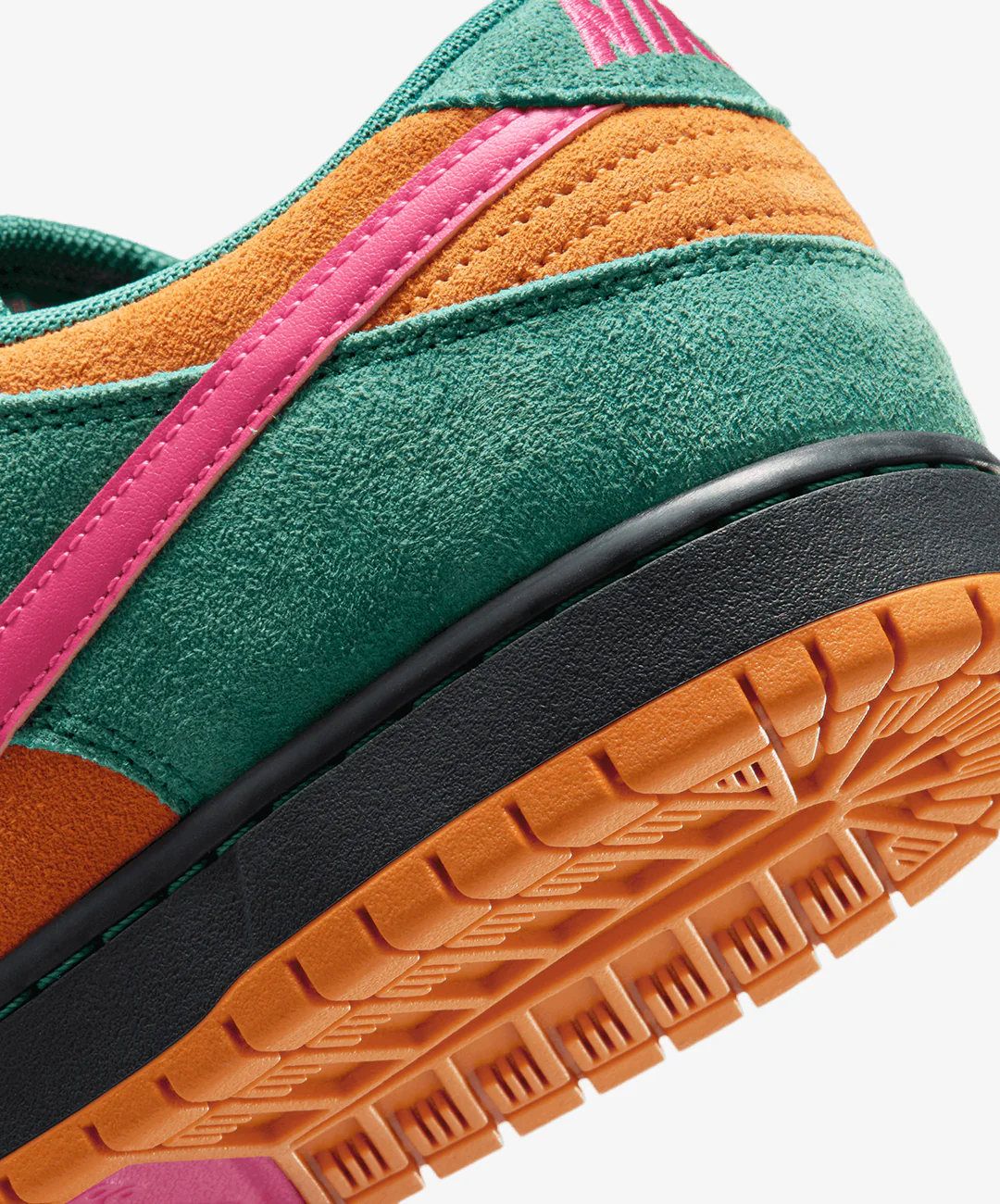 Nike | SB DUNK LOW PRO { GREEN NOISE/WATERMELON-LIGHT CURRY - Image 5