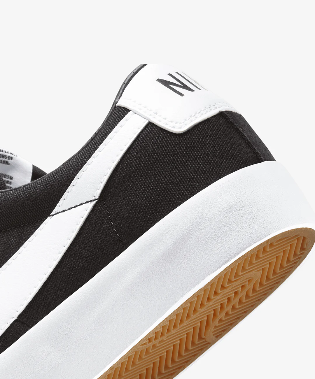 Nike | SB ZOOM BLAZER LOW PRO GT { BLACK/WHITE-BLACK-GUM LIGHT BROWN - Image 6